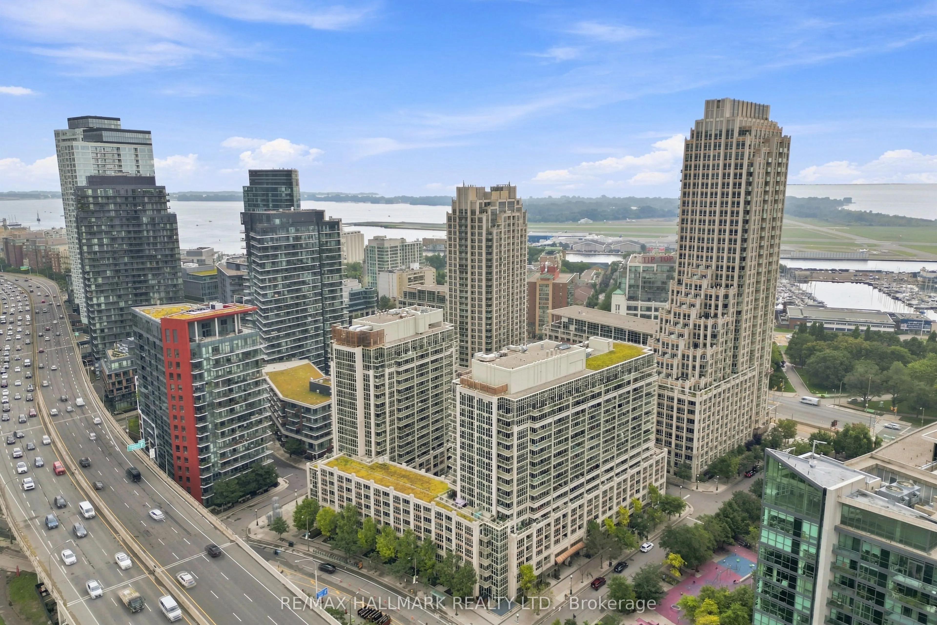 35 Bastion Street #706
