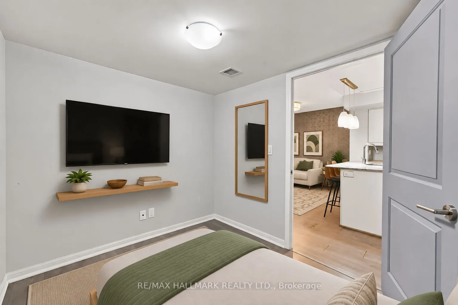 35 Bastion Street #706