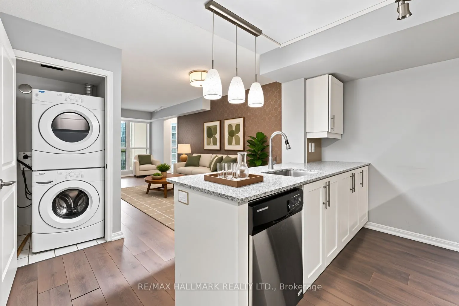 35 Bastion Street #706