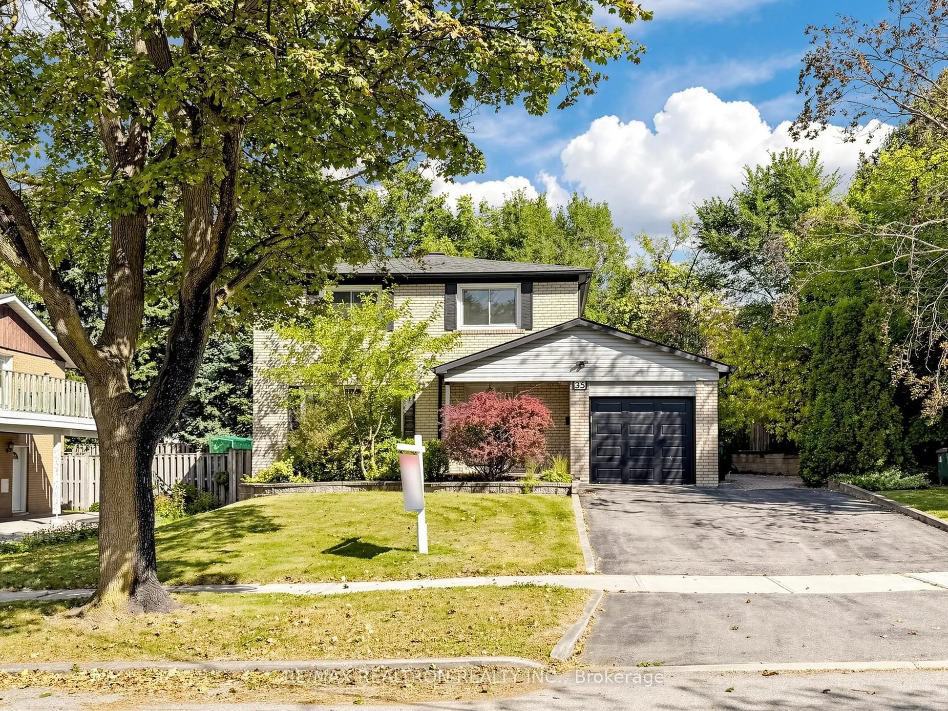 35 Rochelle Crescent