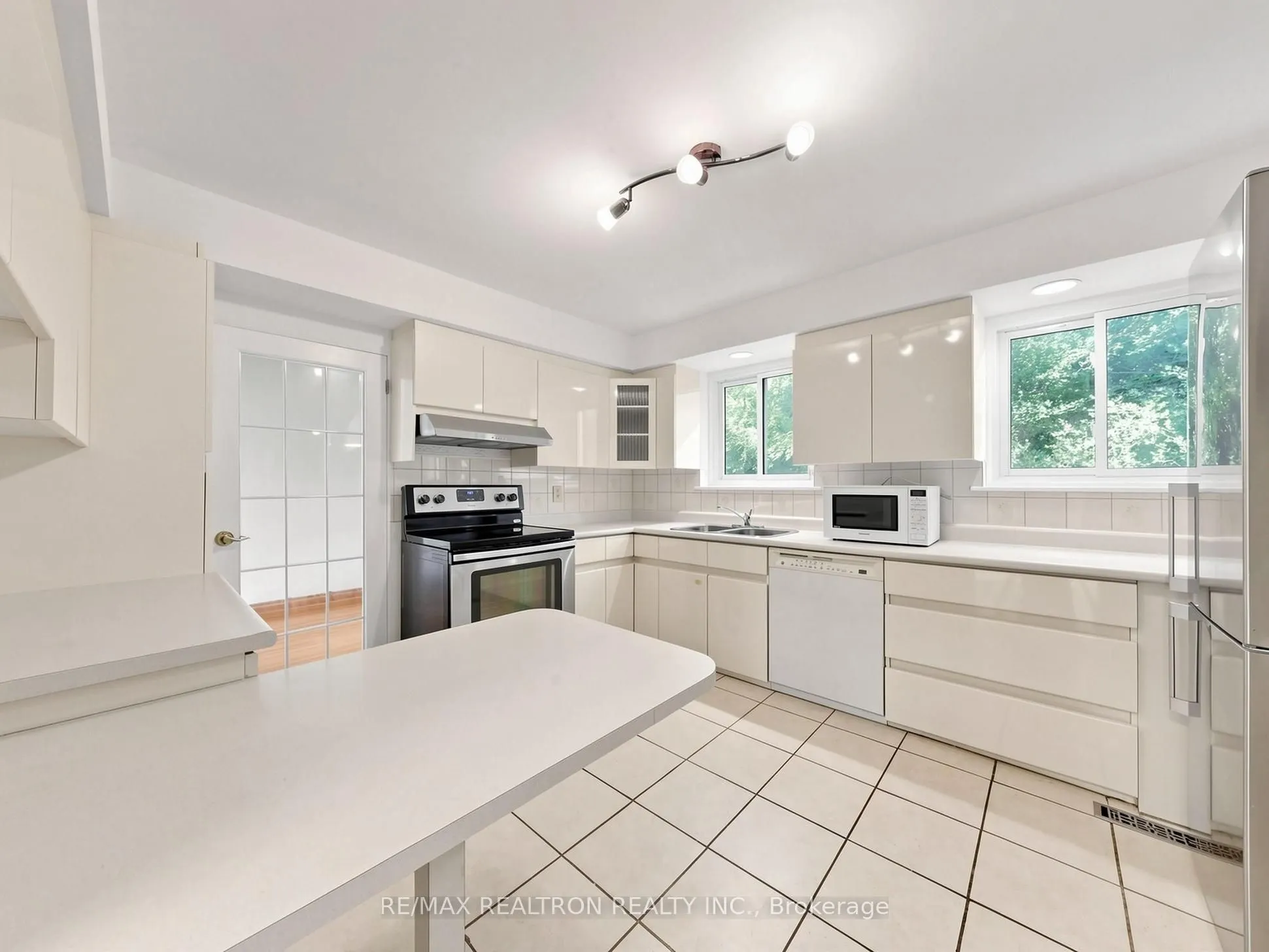 35 Rochelle Crescent