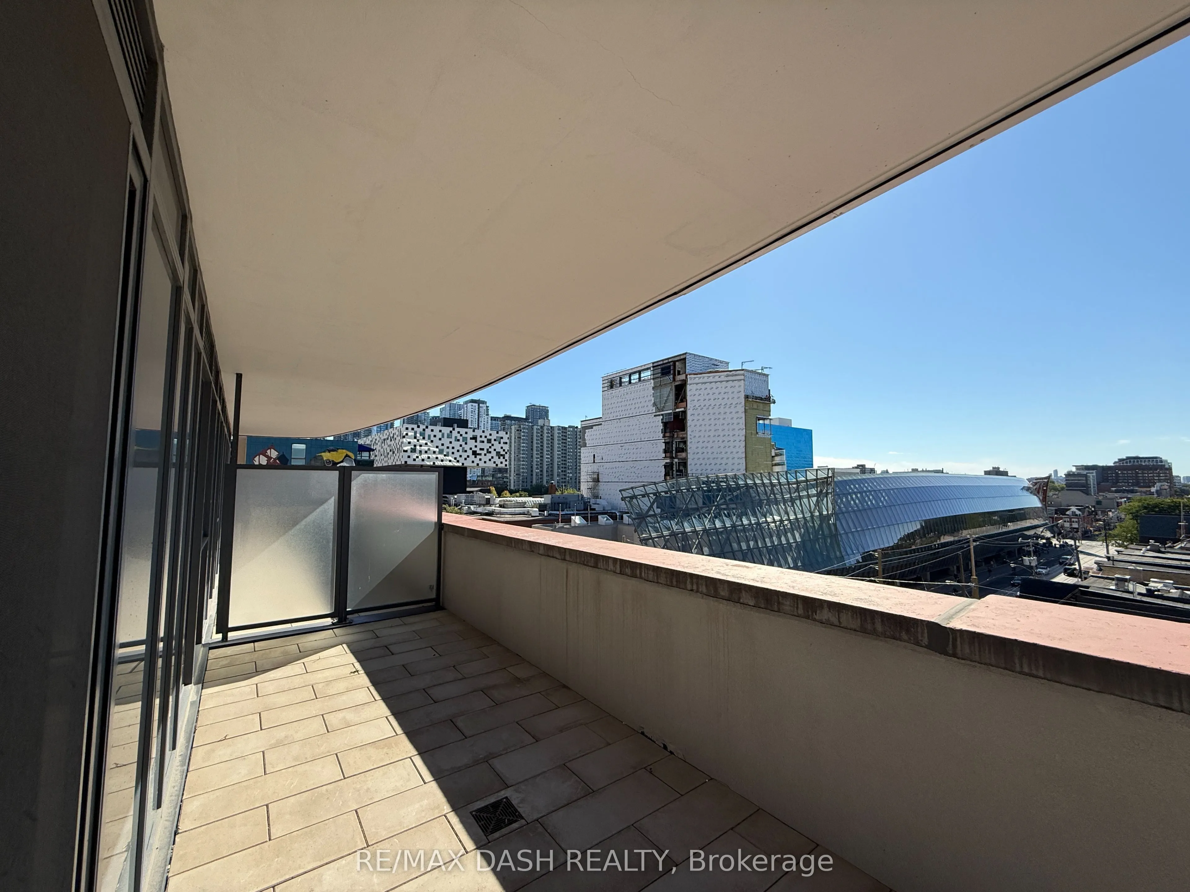 280 Dundas Street W #512