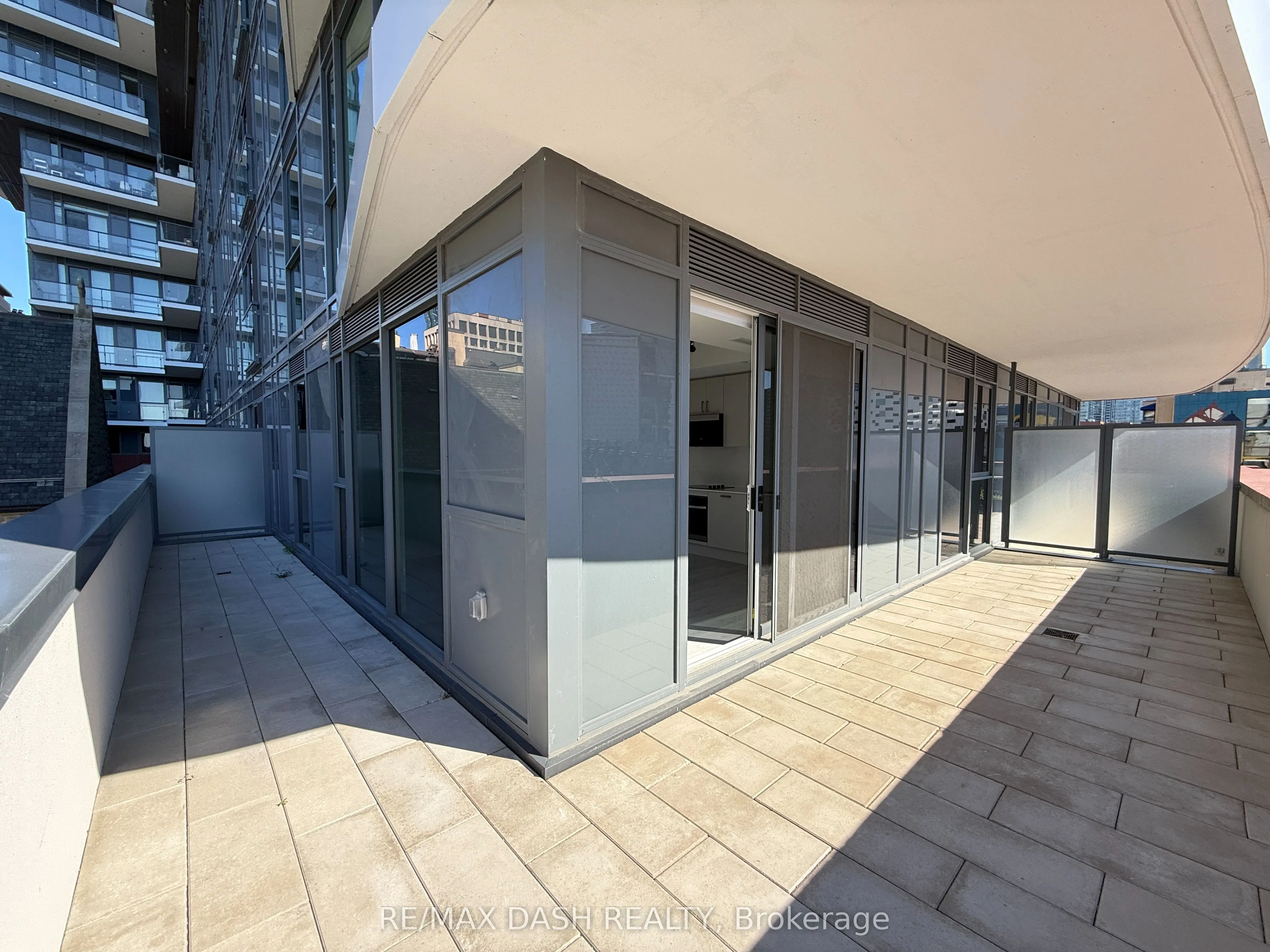 280 Dundas Street W #512