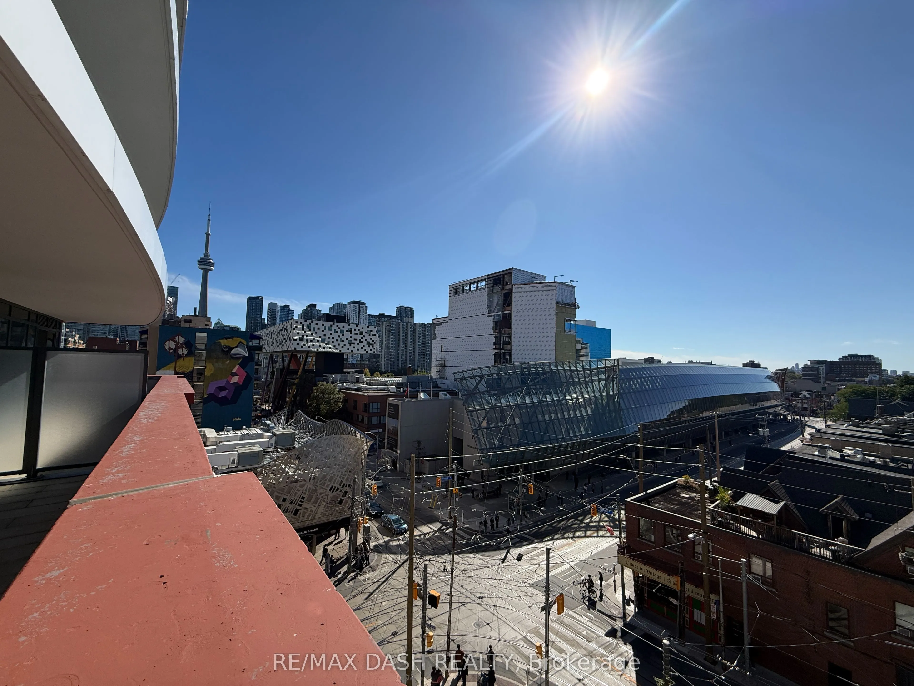 280 Dundas Street W #512