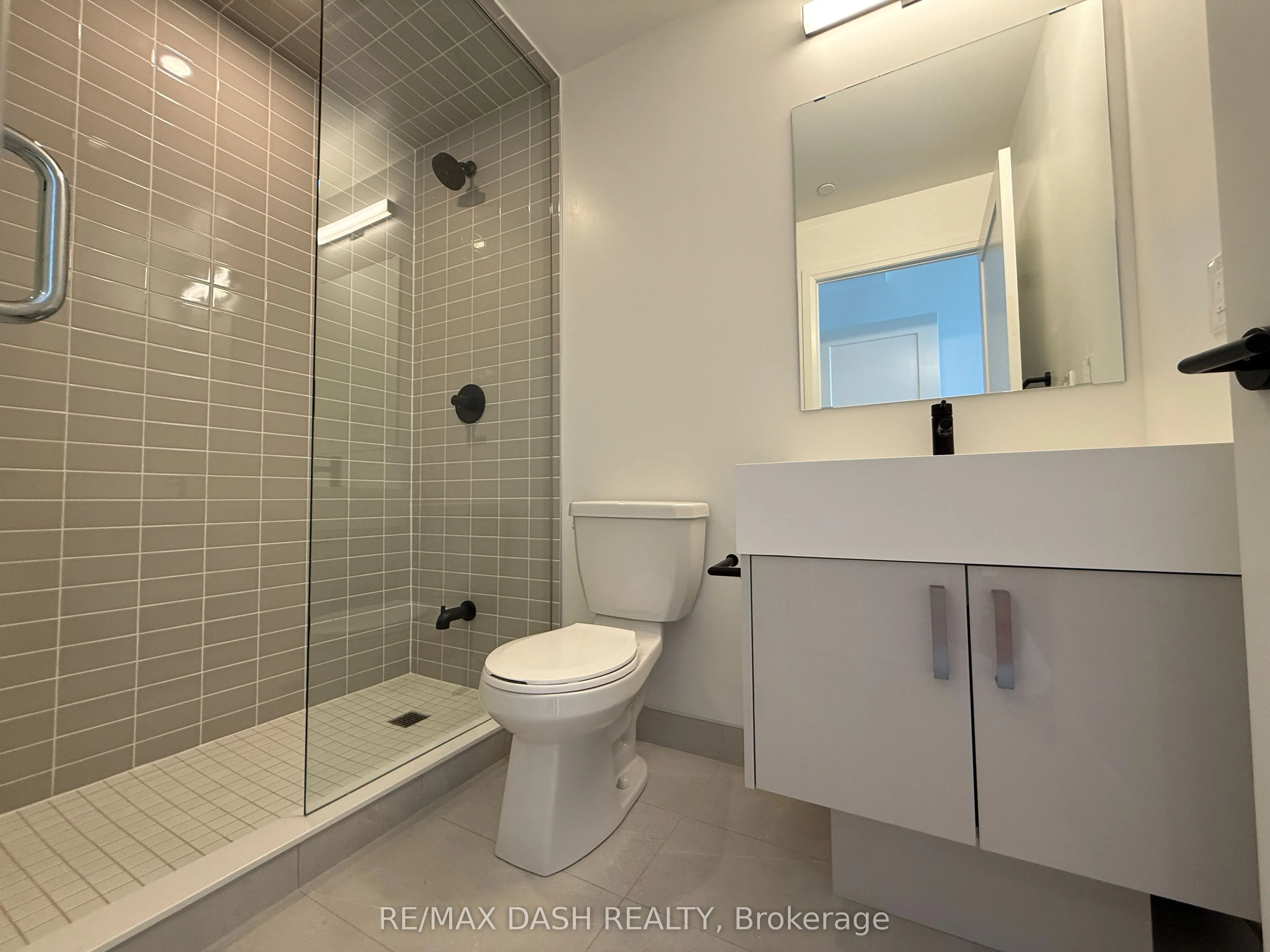 280 Dundas Street W #512