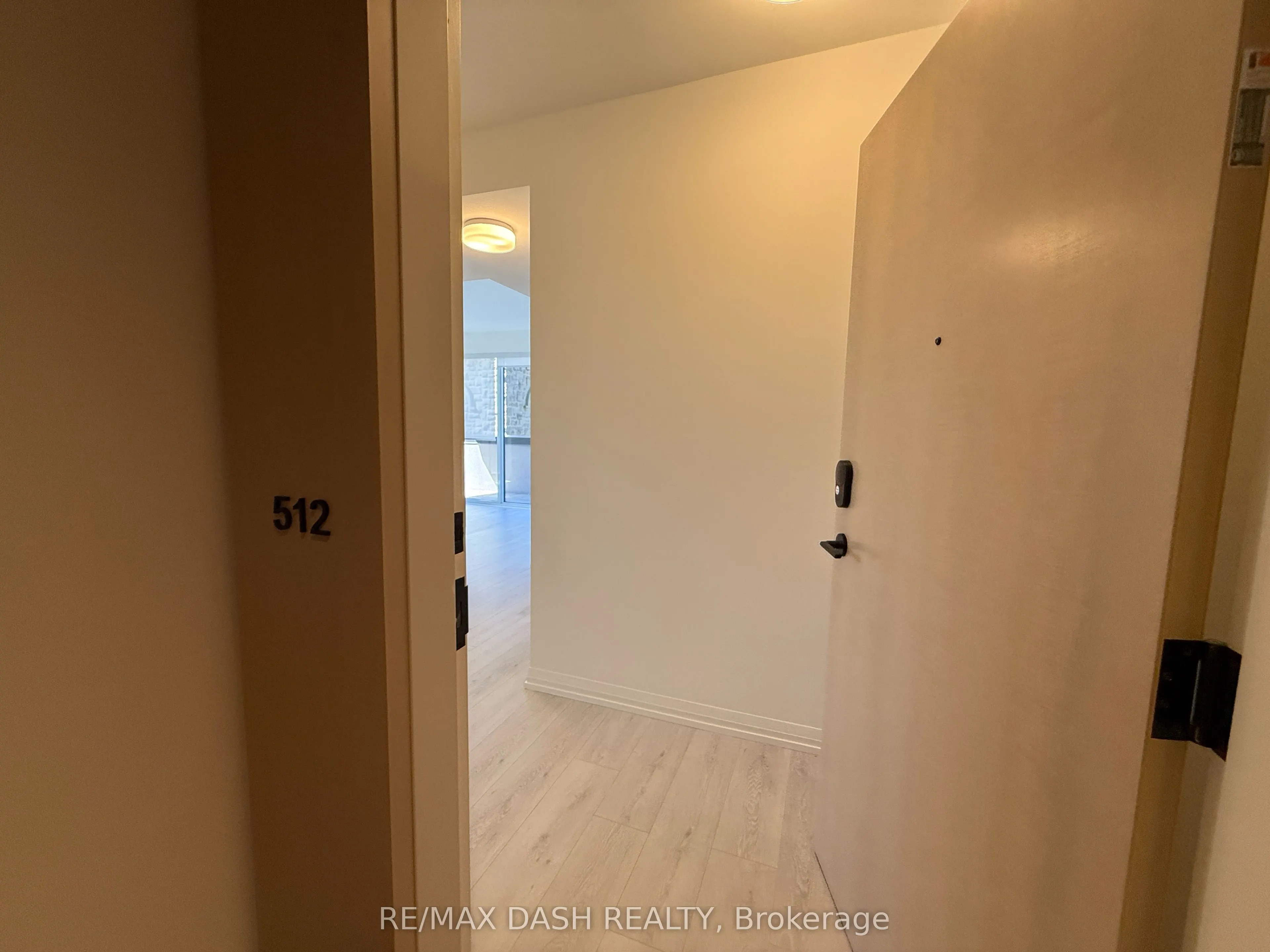 280 Dundas Street W #512