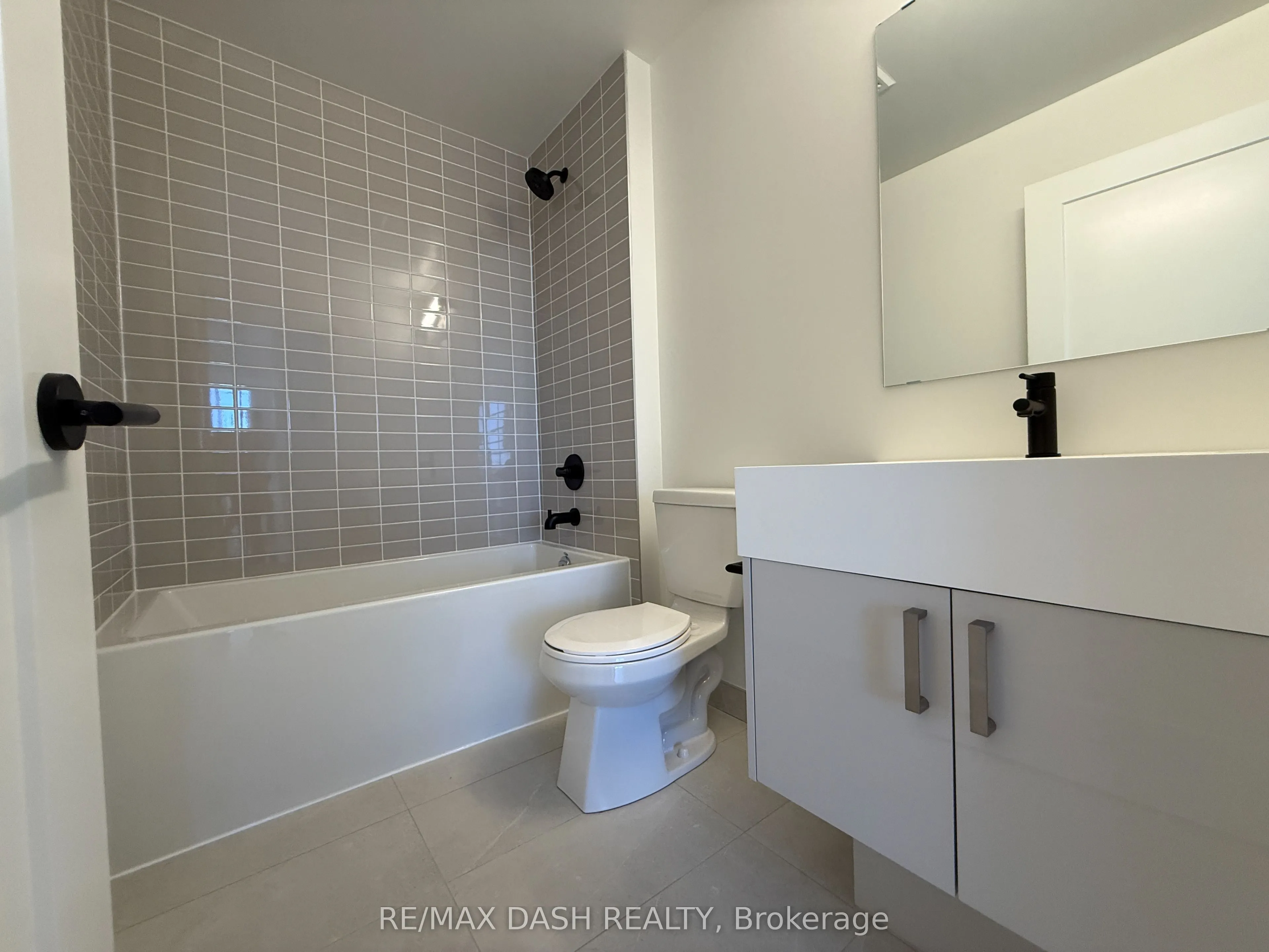 280 Dundas Street W #512