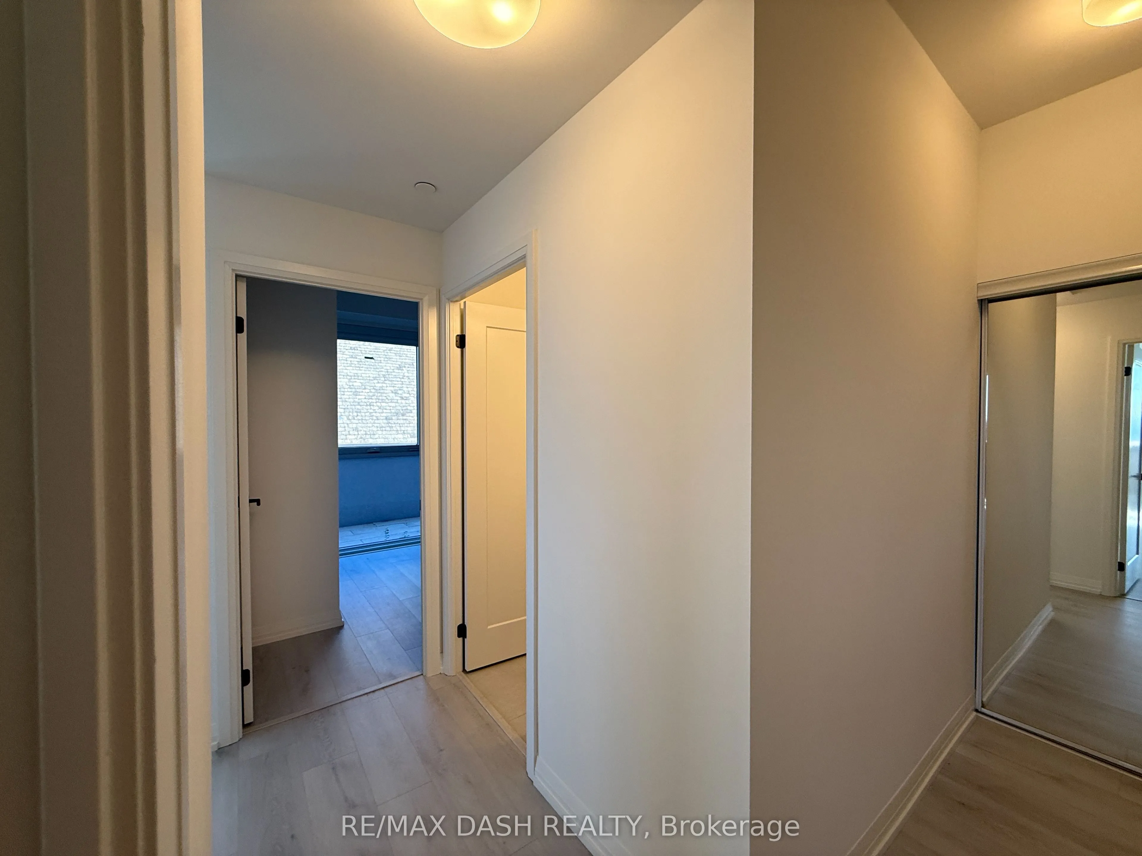 280 Dundas Street W #512