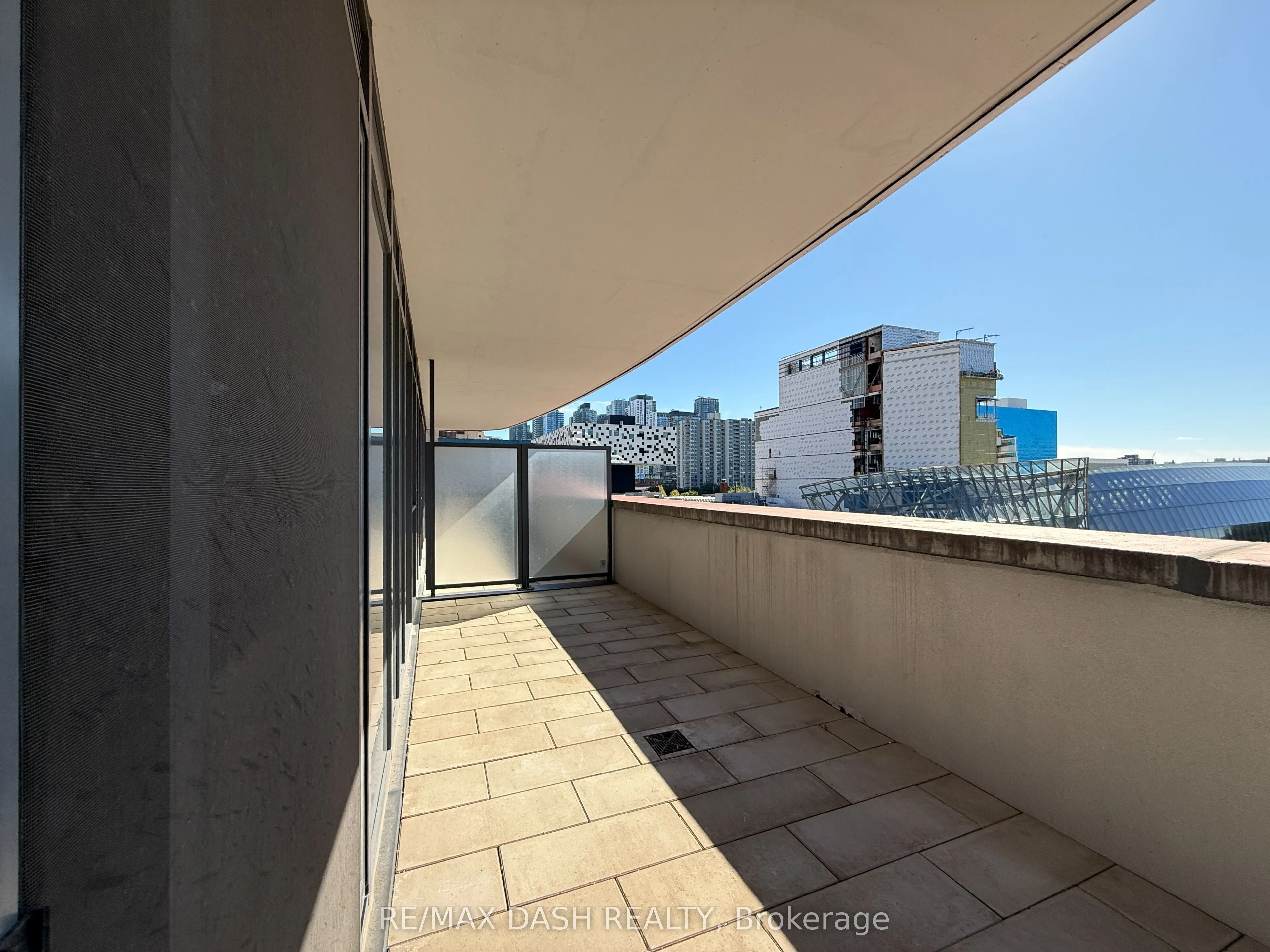280 Dundas Street W #512
