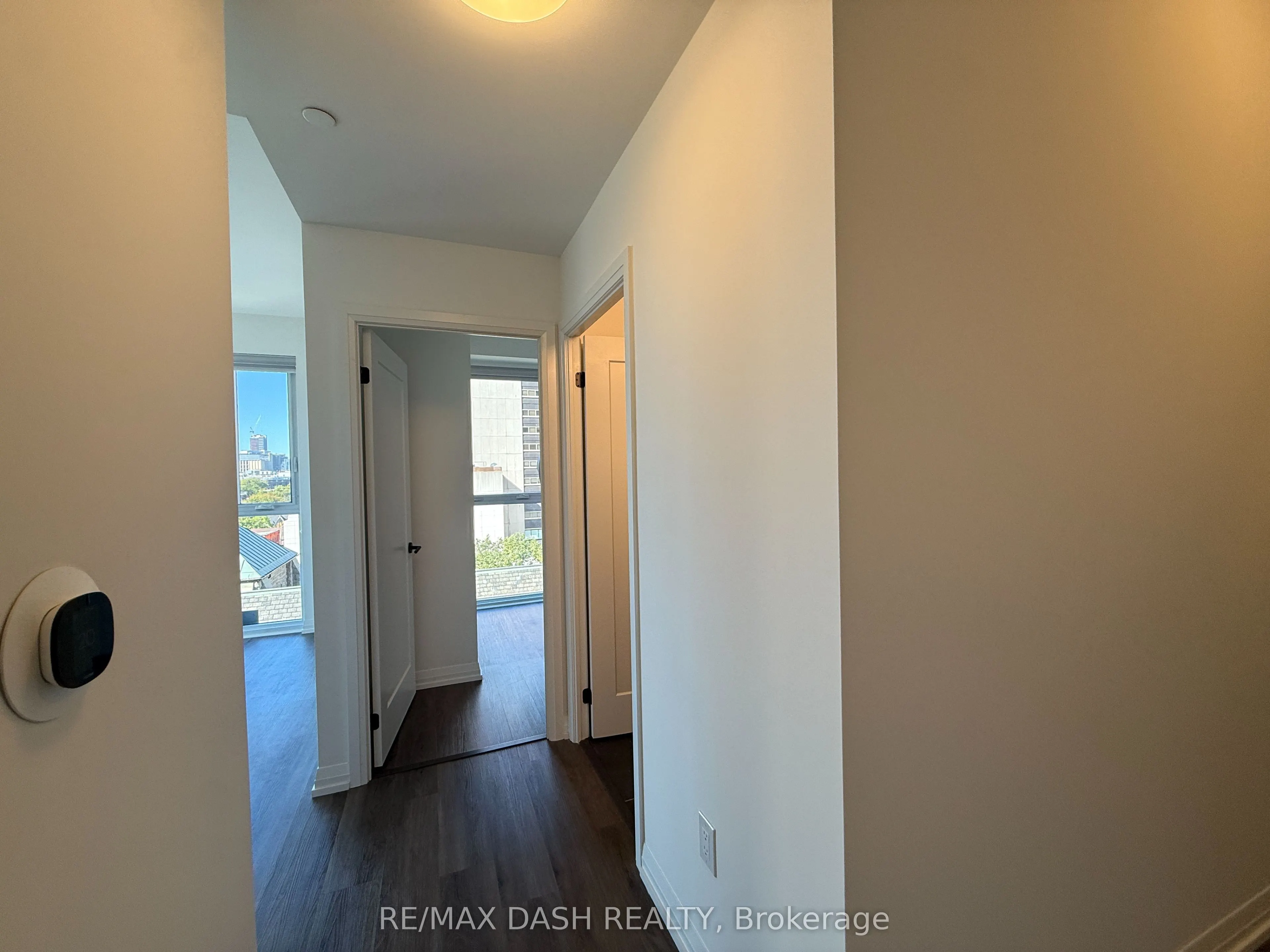 280 Dundas Street W #811