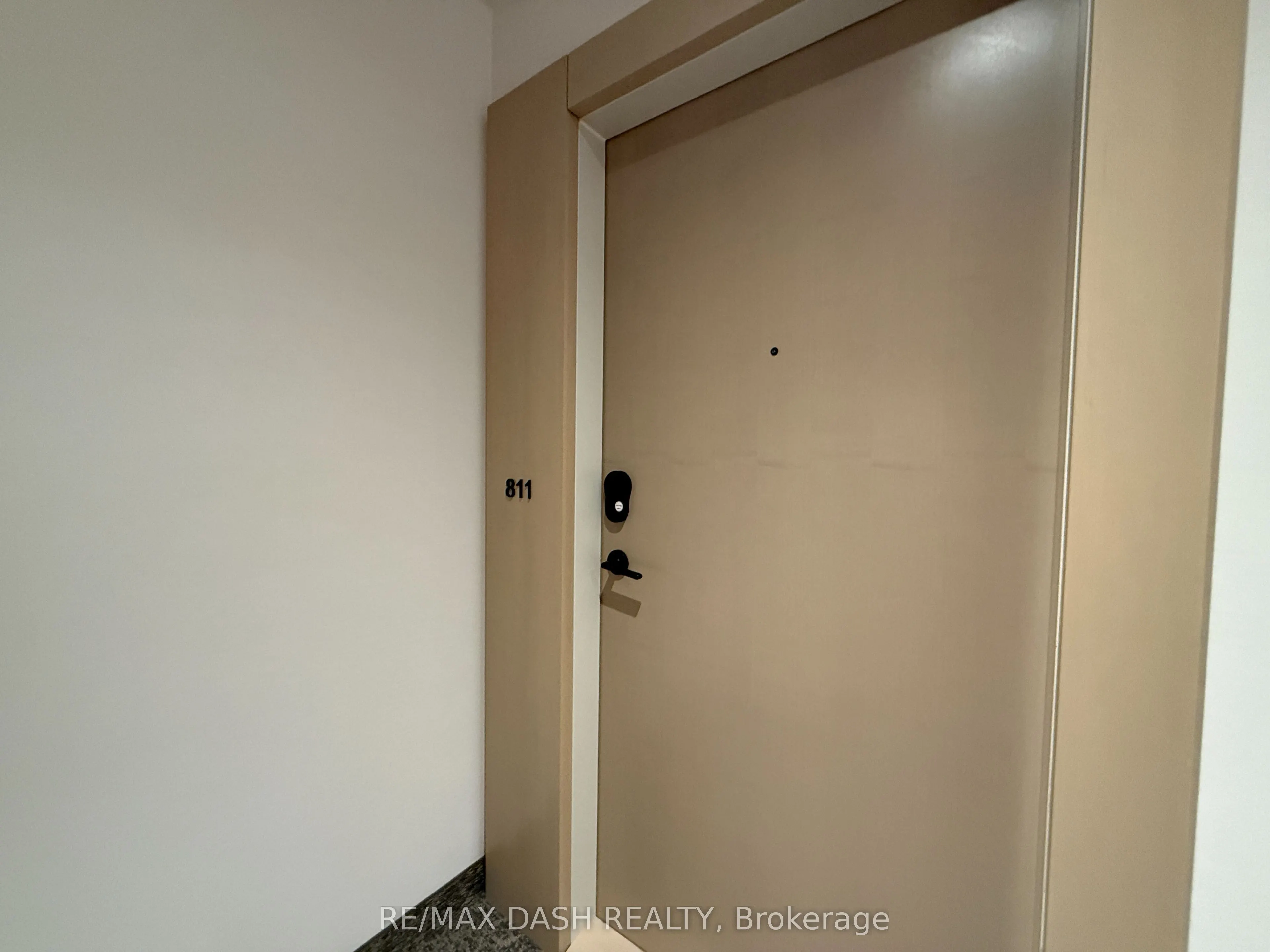 280 Dundas Street W #811