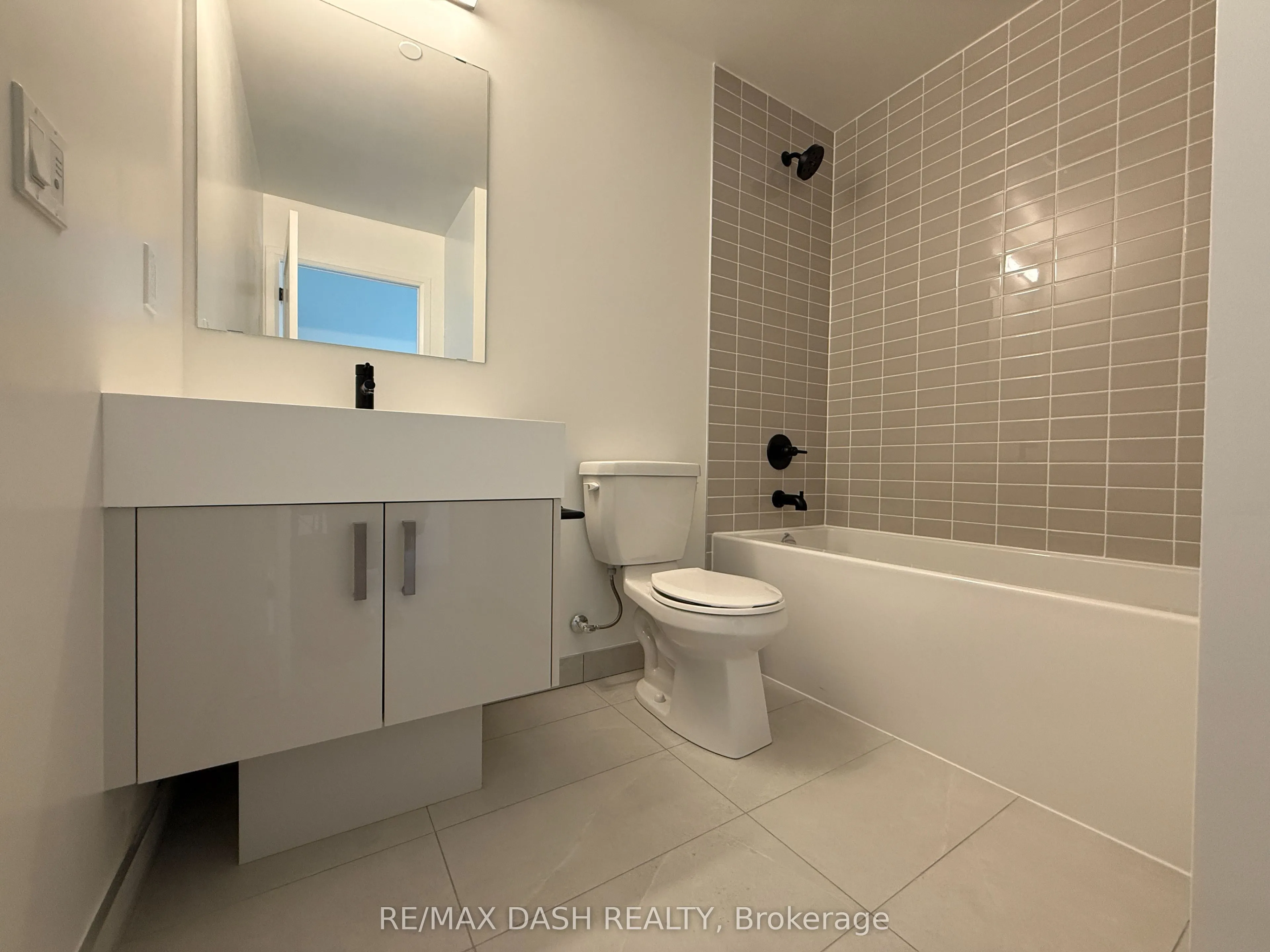 280 Dundas Street W #3109