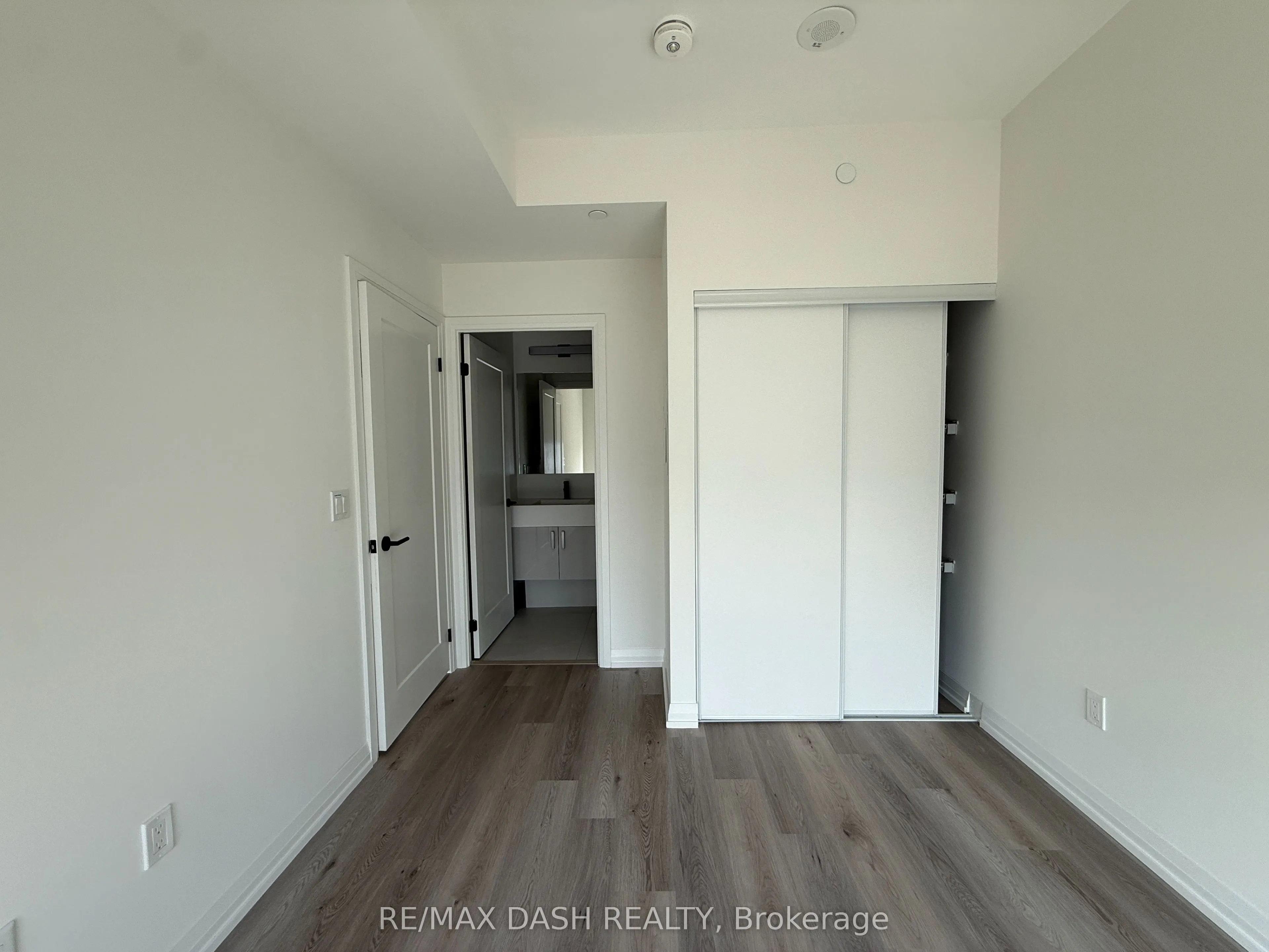 280 Dundas Street W #3109