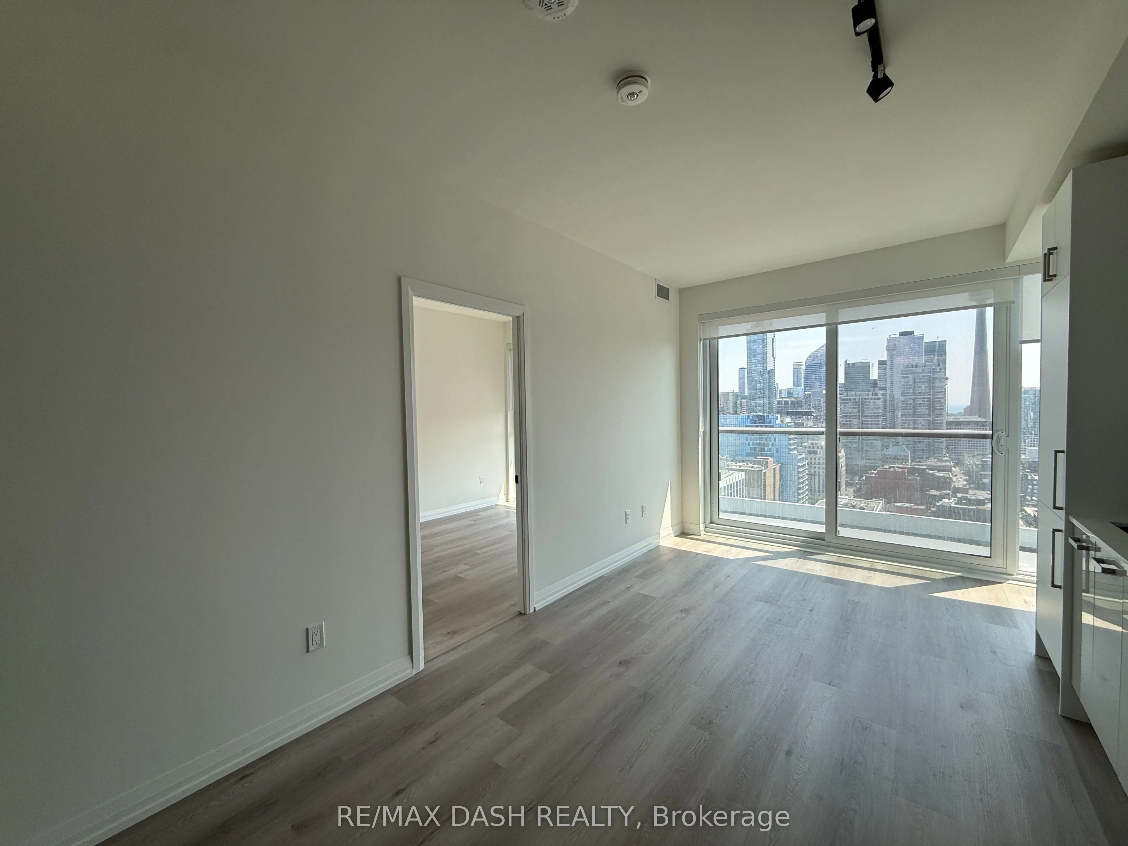 280 Dundas Street W #3109