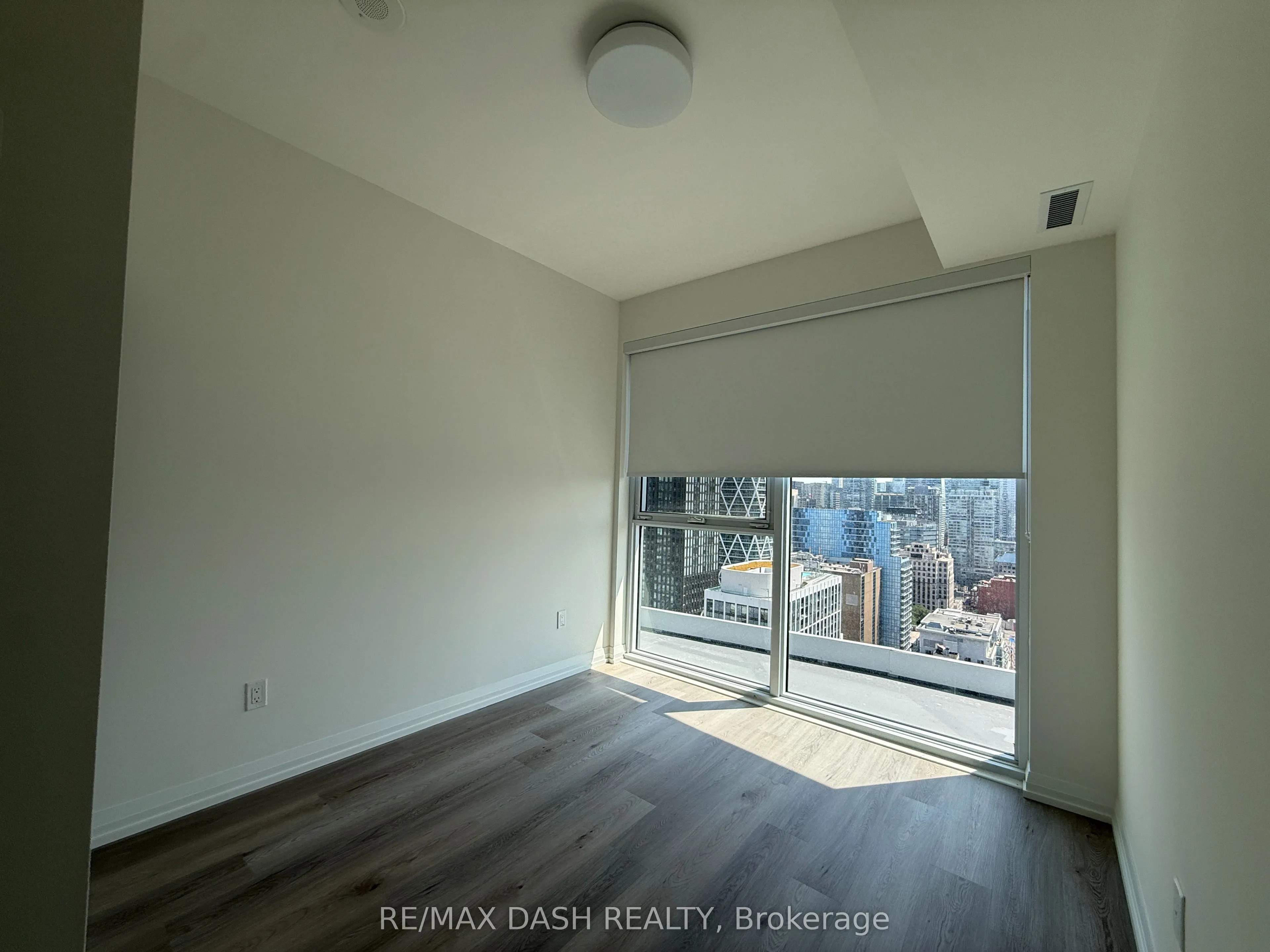 280 Dundas Street W #3109