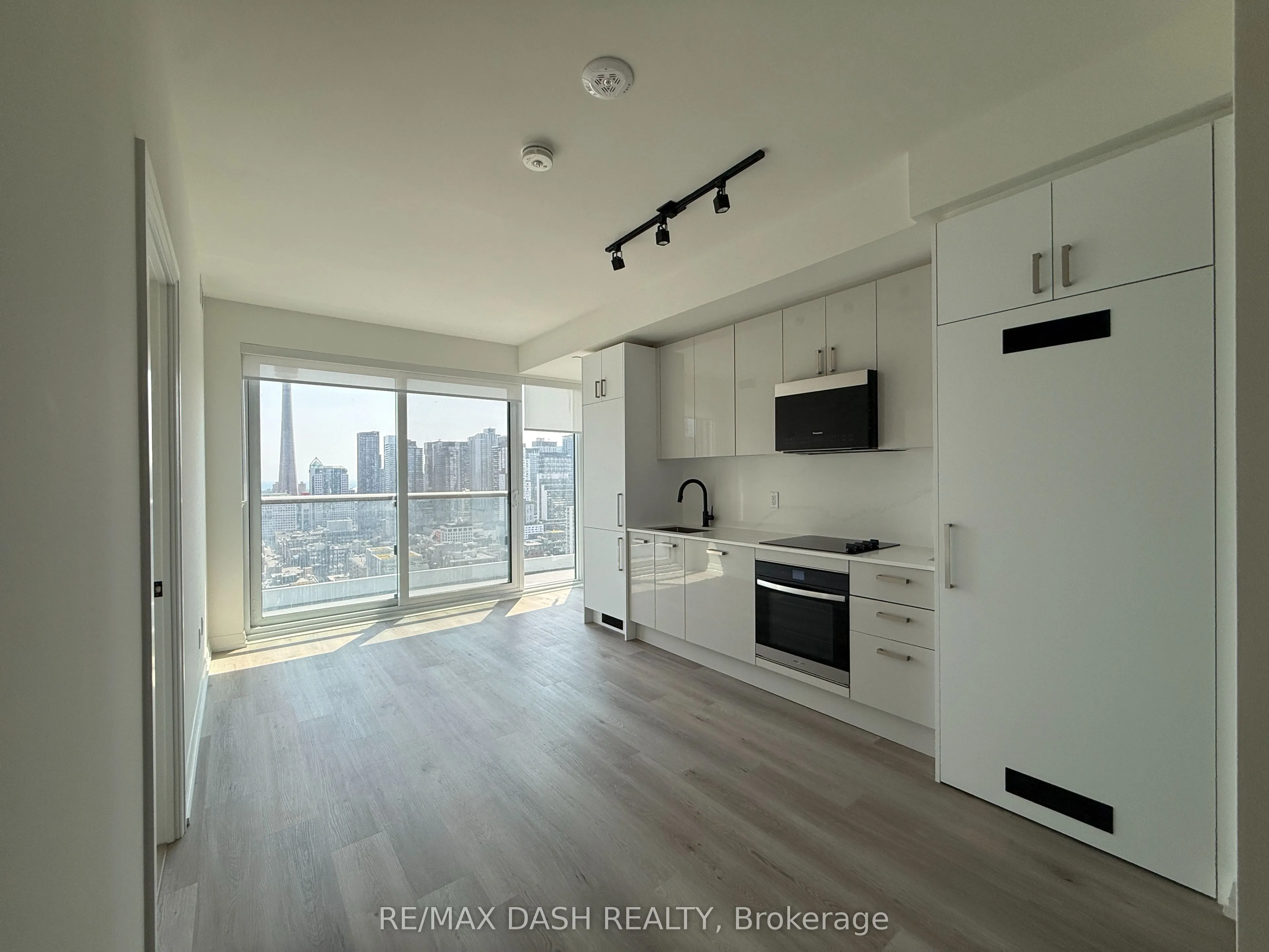 280 Dundas Street W #3109