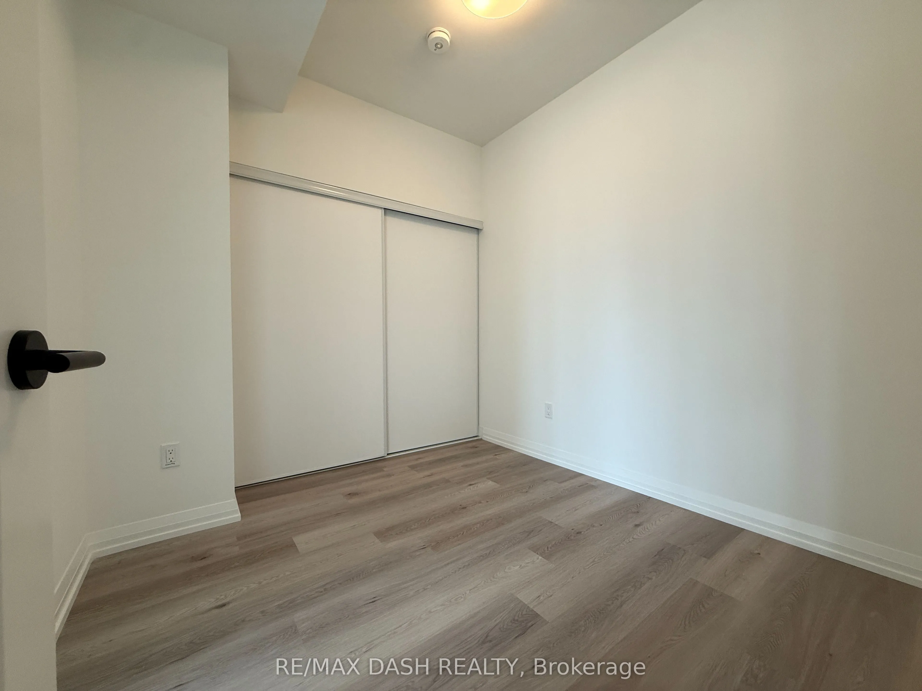 280 Dundas Street W #3109