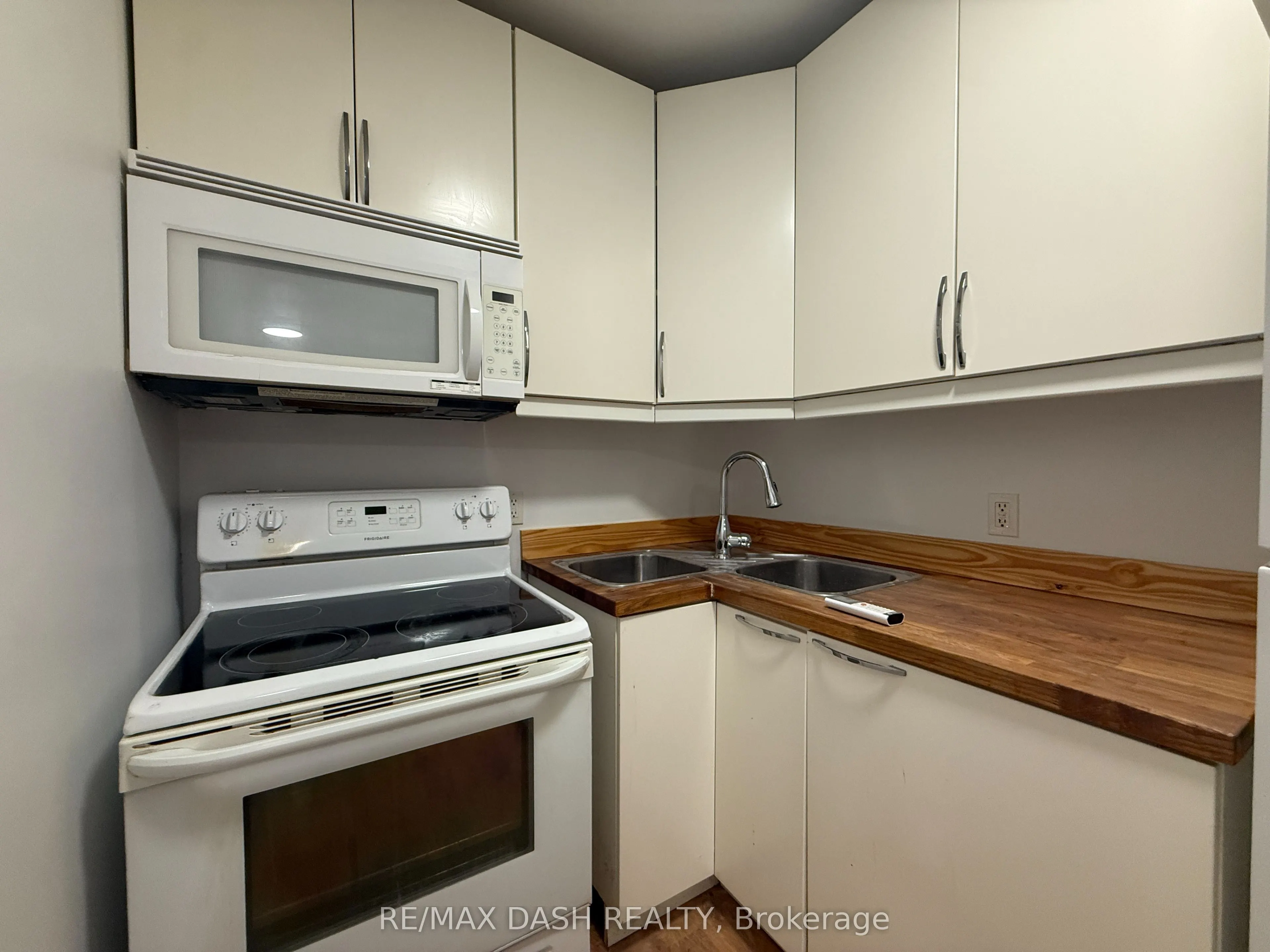 1303 Bloor Street W #2