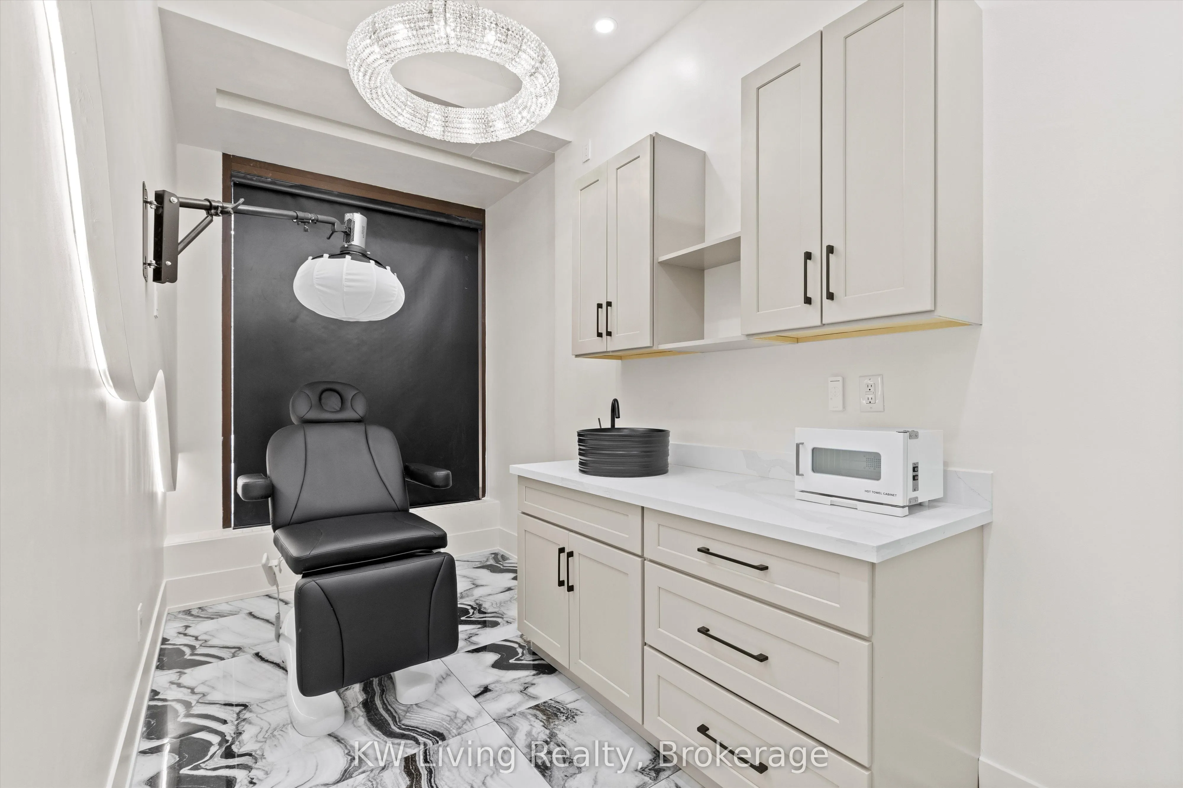 38 Avenue Road #1-2