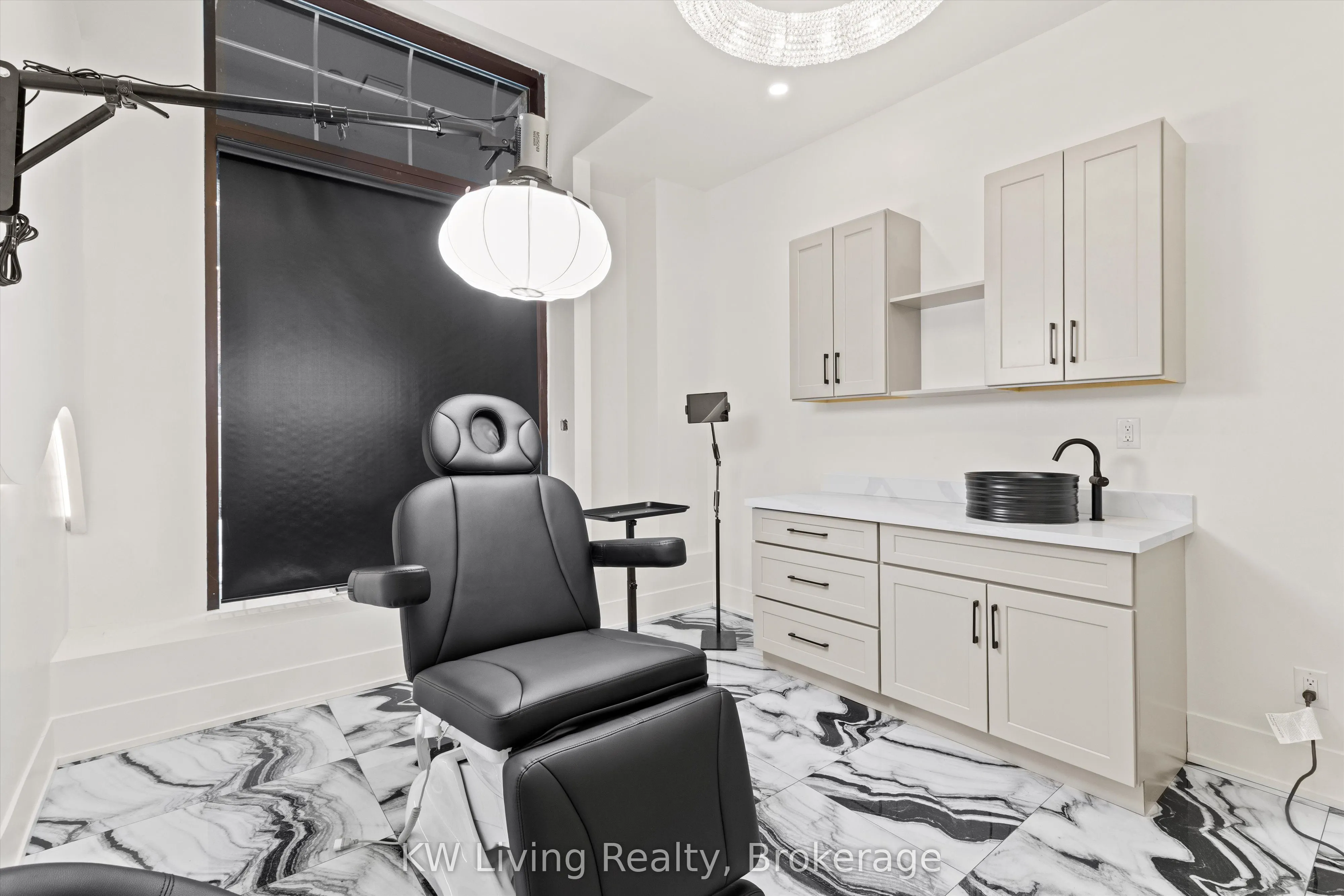 38 Avenue Road #1-2