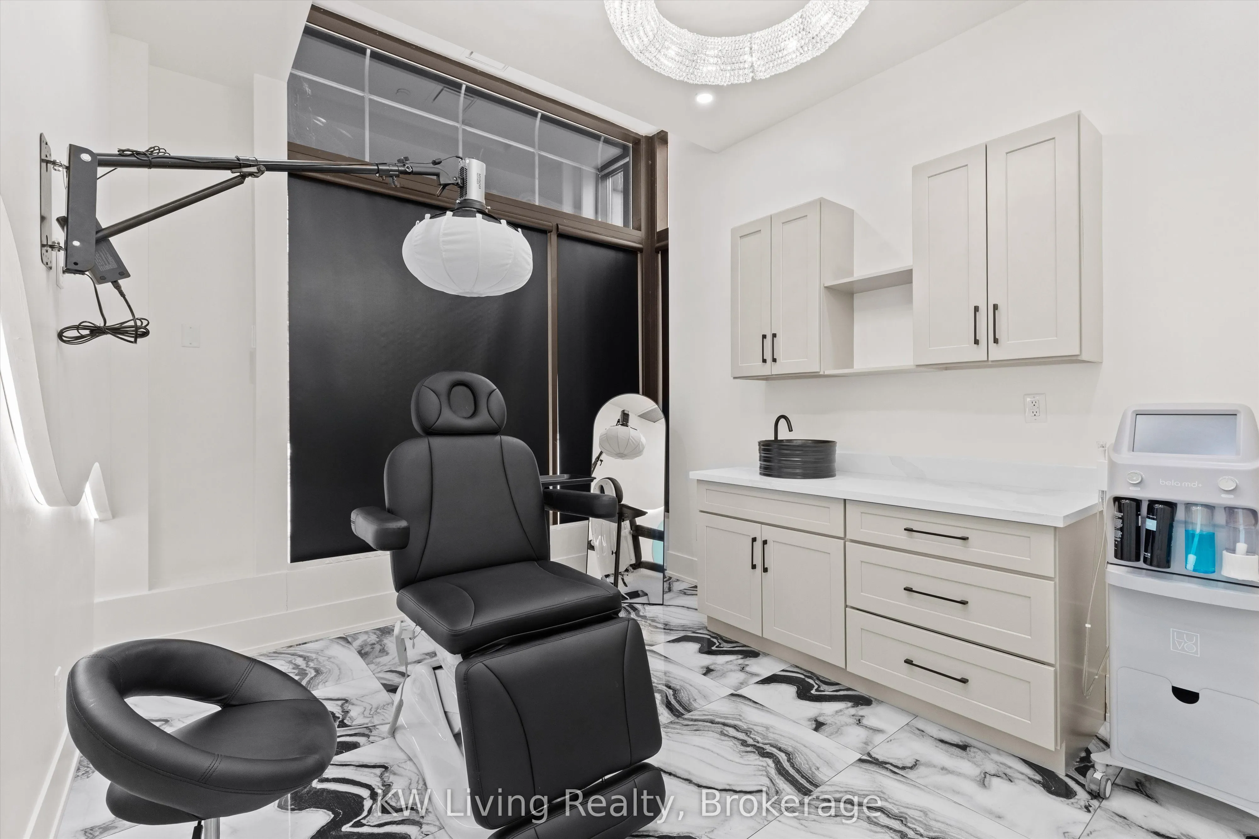 38 Avenue Road #1-2