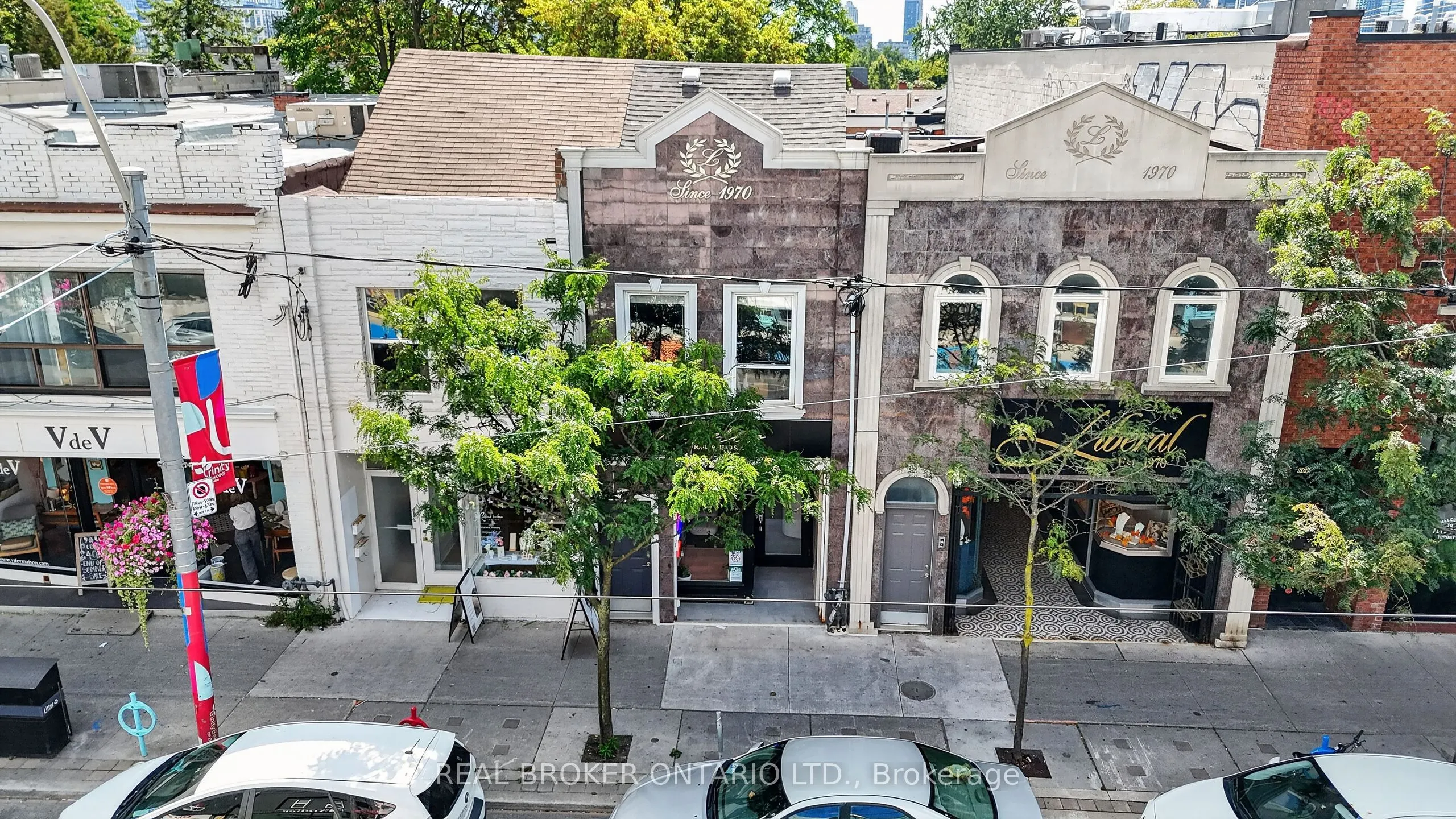 803 Dundas Street W