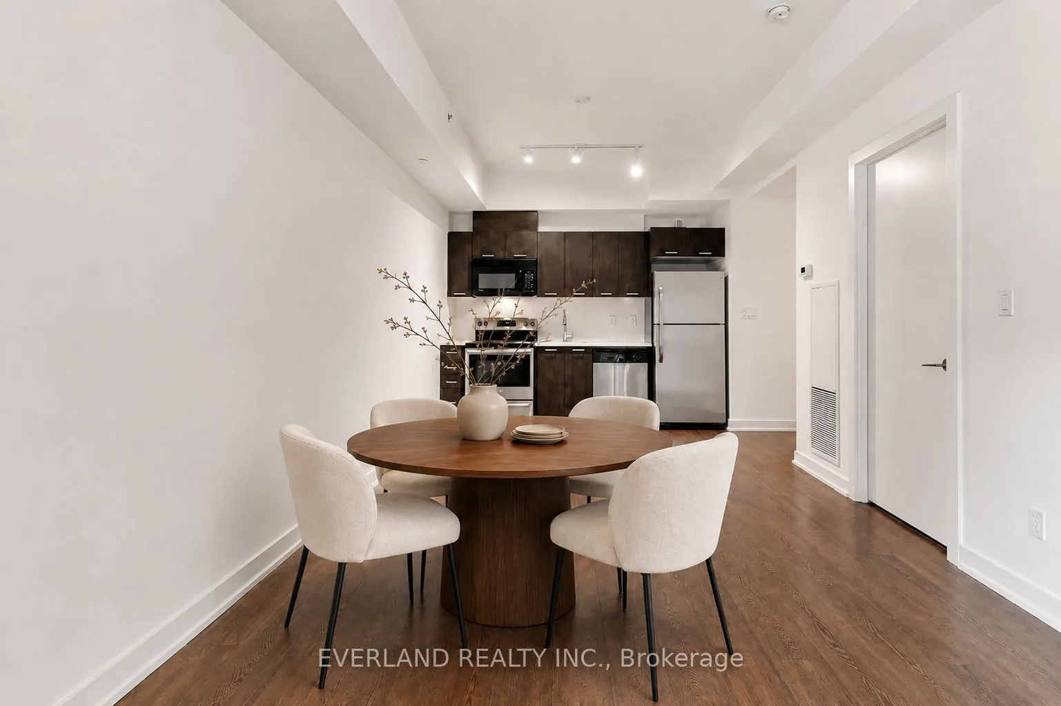 20 Bruyeres Mews #201