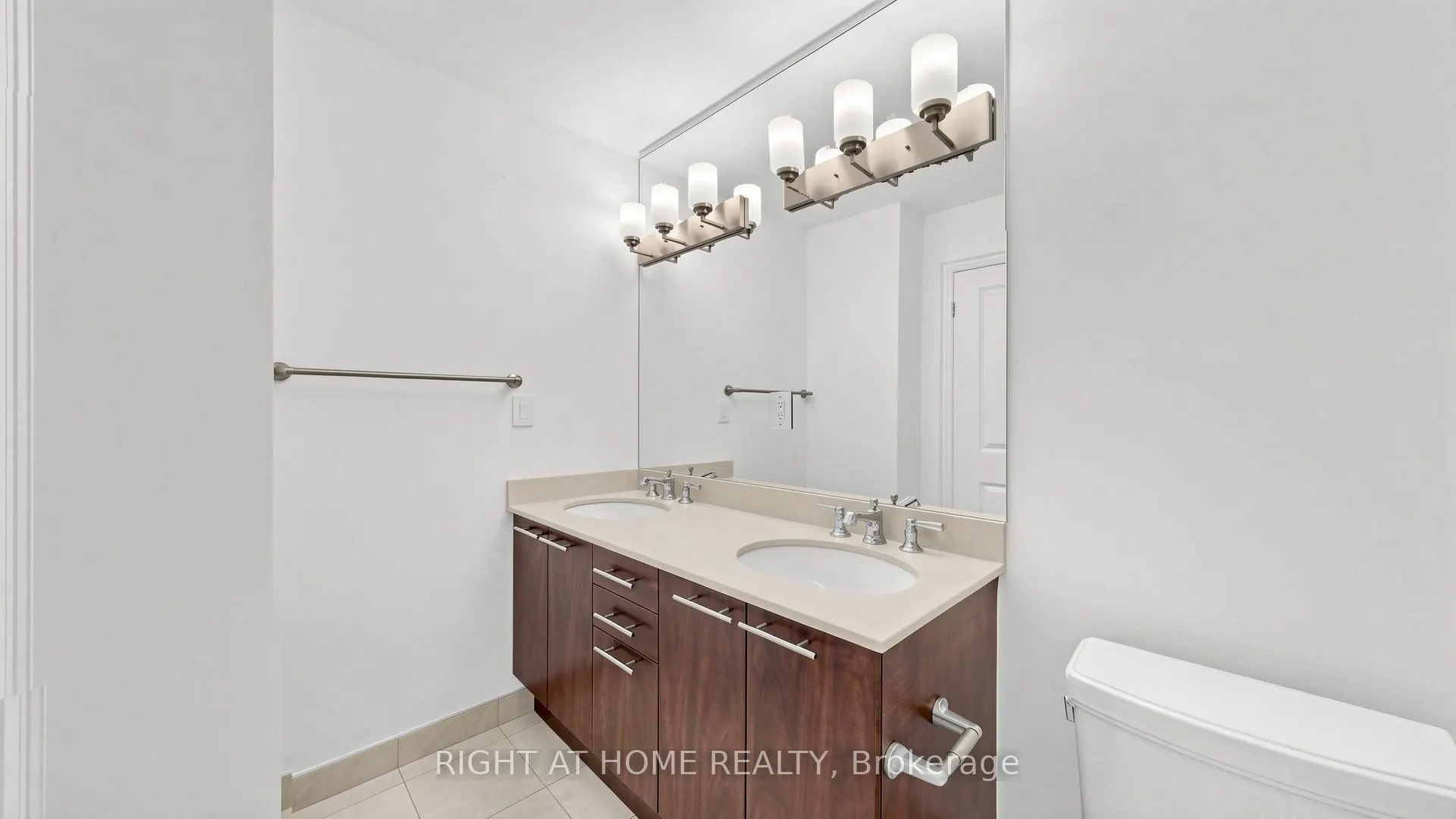 1 Bedford Road #422