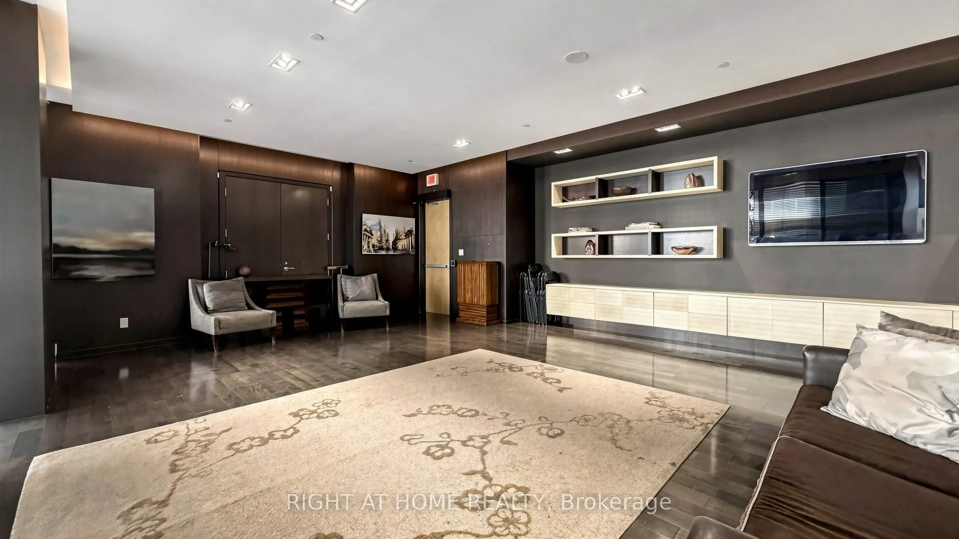 1 Bedford Road #422