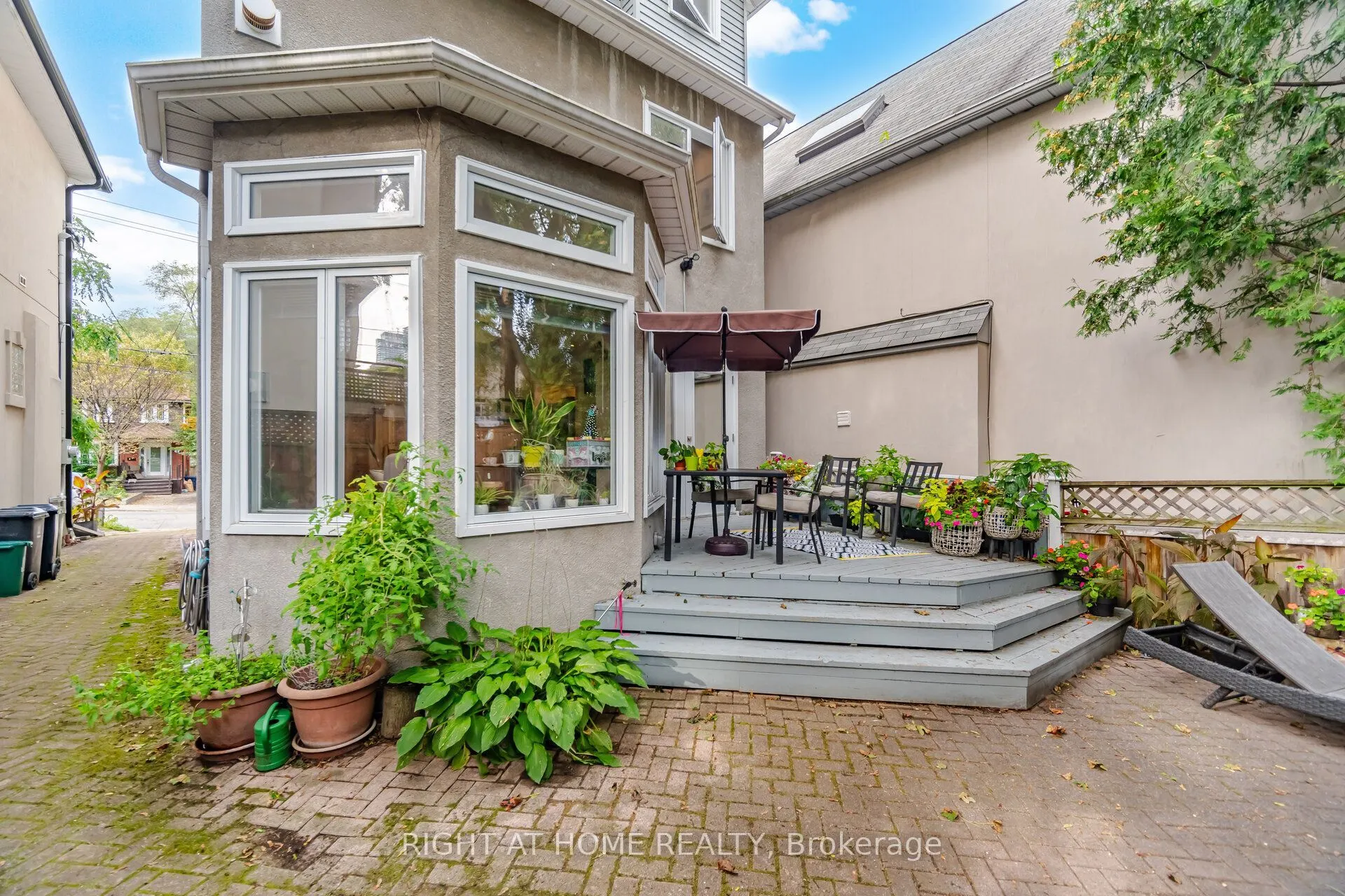 219 Broadway Avenue