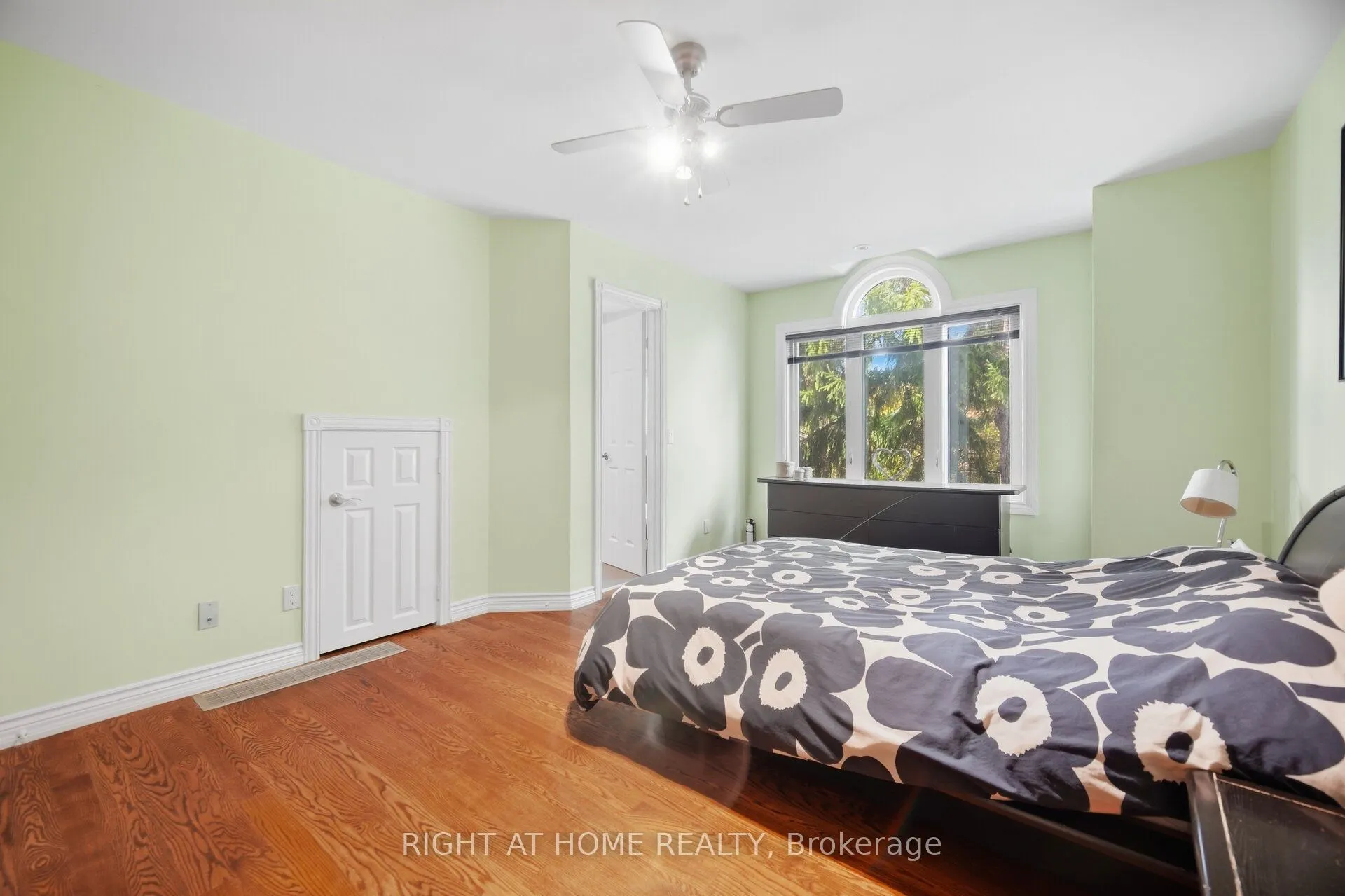 219 Broadway Avenue