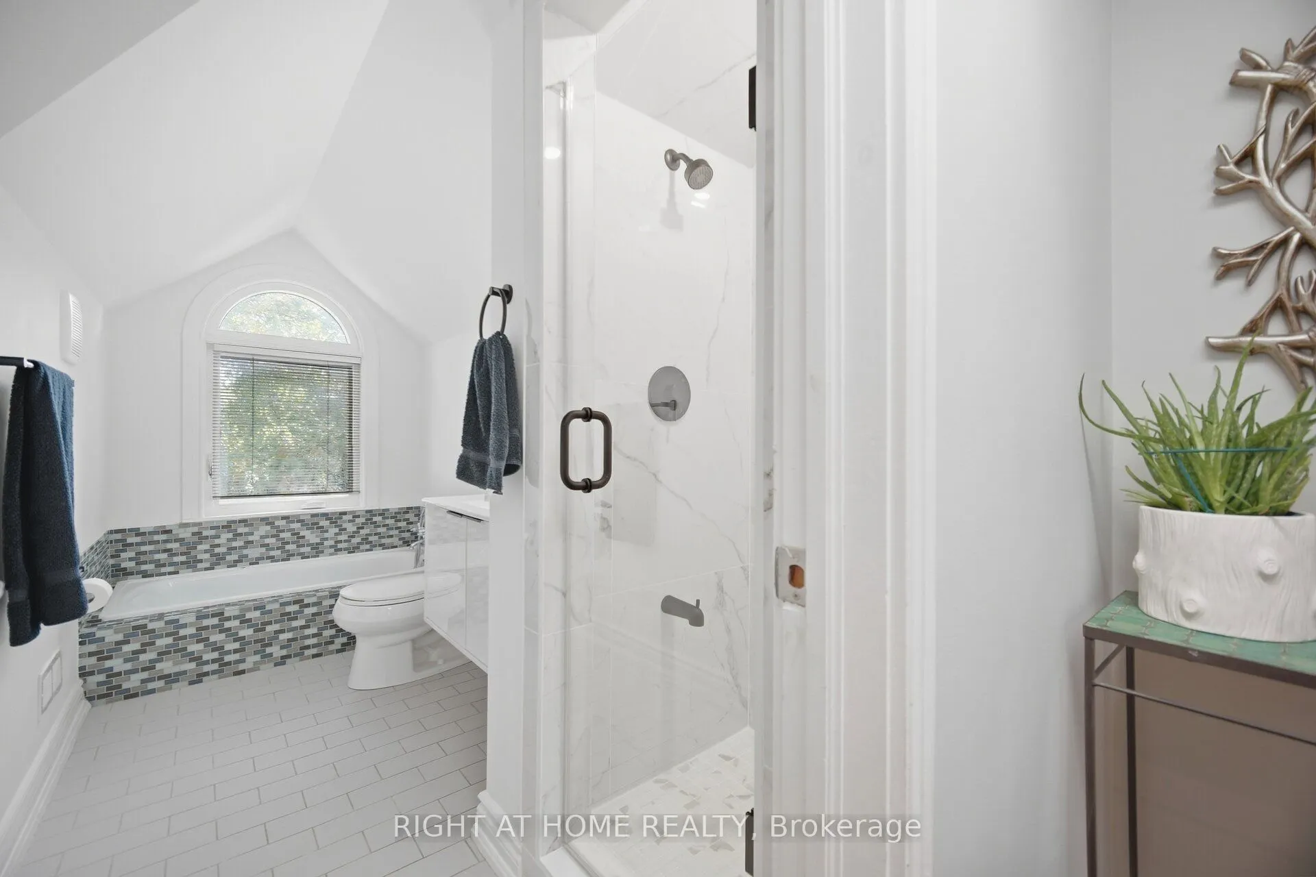 219 Broadway Avenue