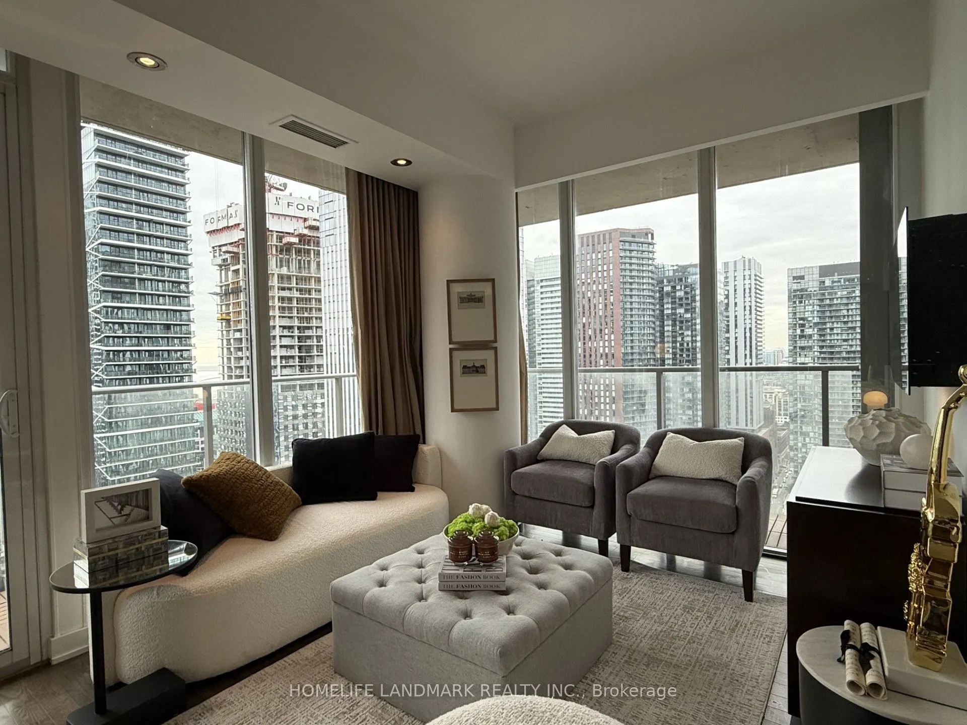 126 Simcoe Street #3303