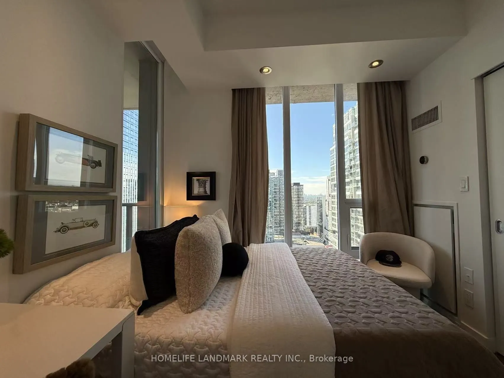 126 Simcoe Street #3303