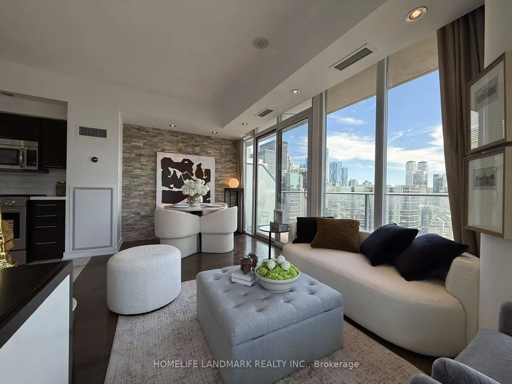 126 Simcoe Street #3303