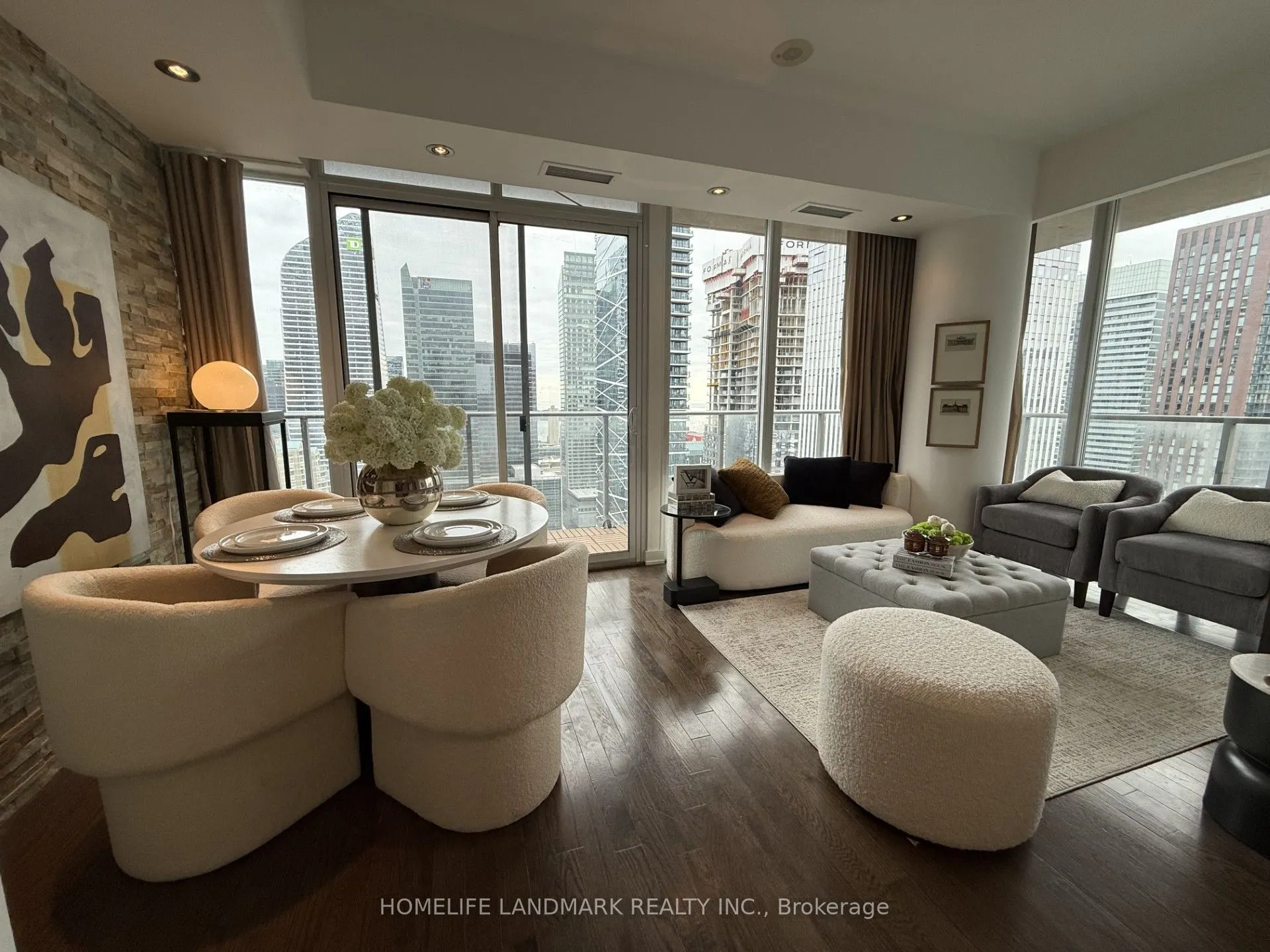 126 Simcoe Street #3303