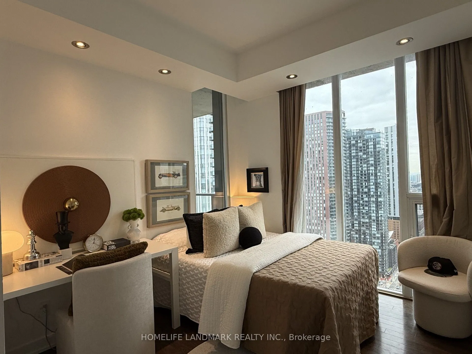 126 Simcoe Street #3303