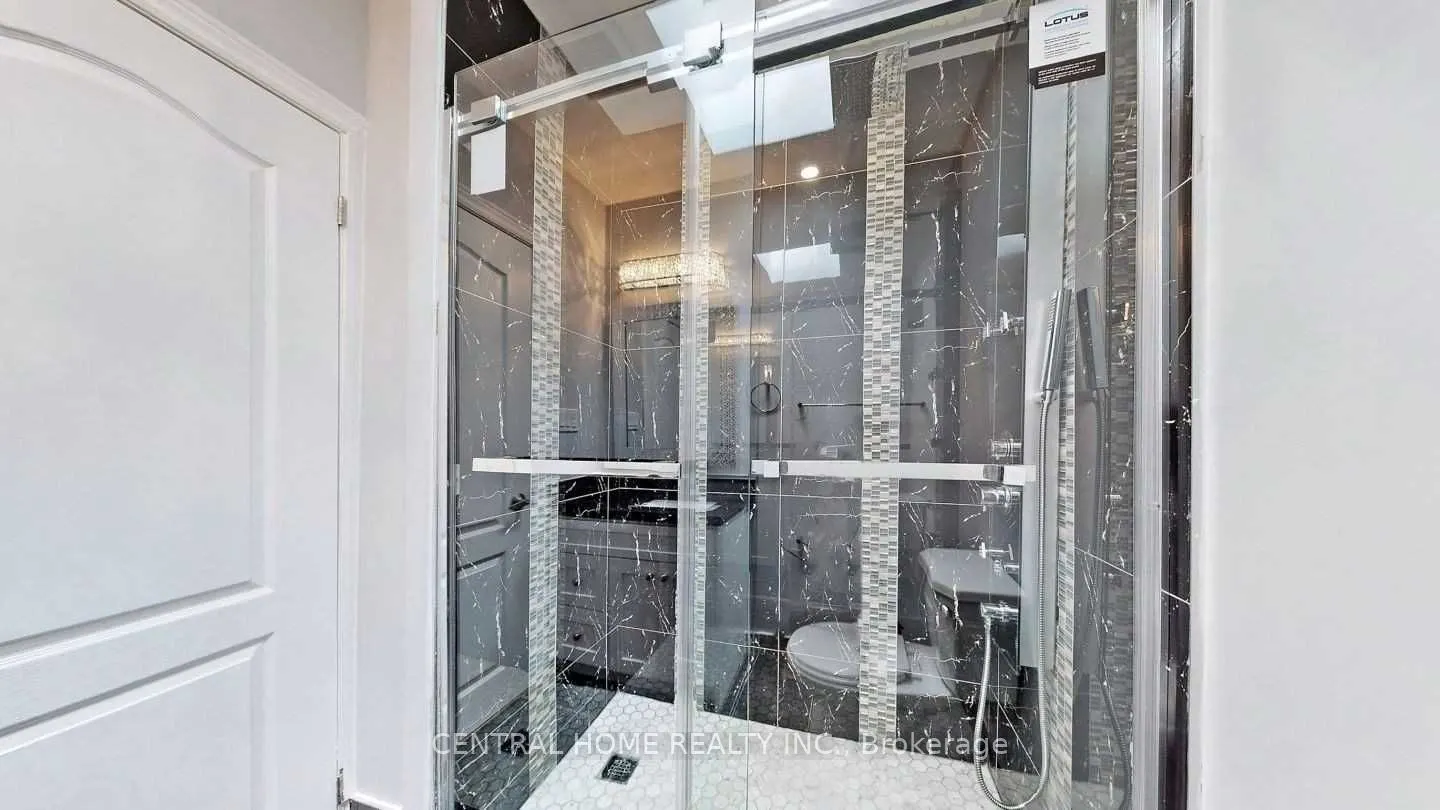 656 Sheppard Avenue W