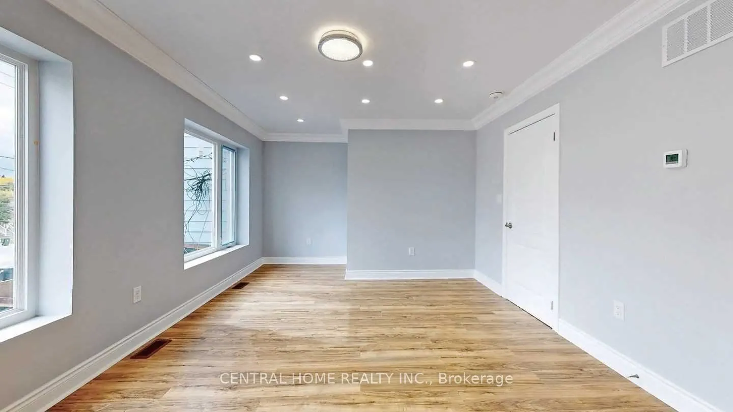 656 Sheppard Avenue W