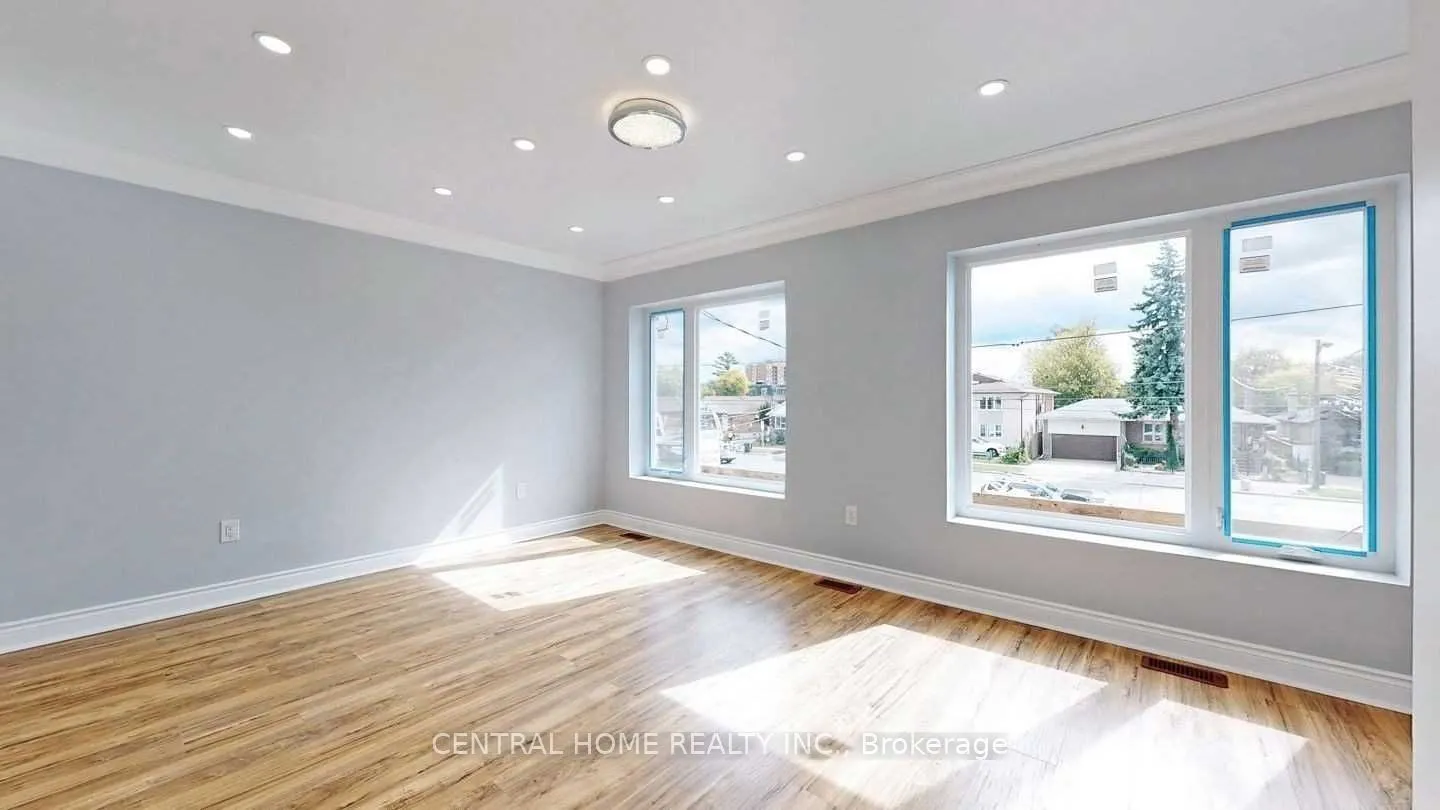 656 Sheppard Avenue W