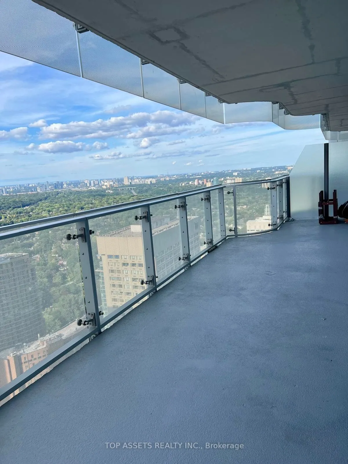 1 Bloor Street E #4409
