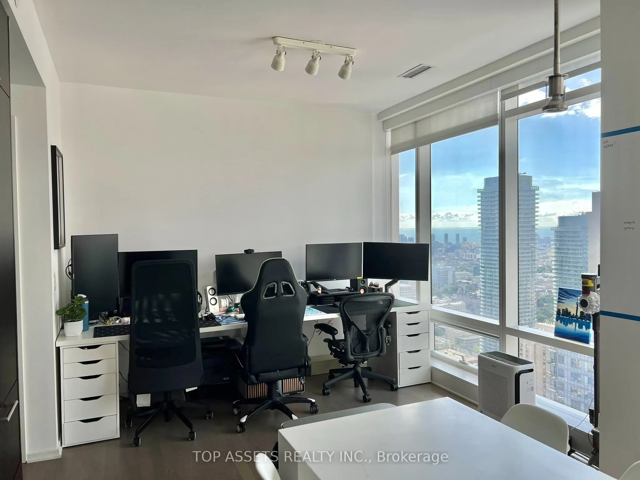 1 Bloor Street E #4409