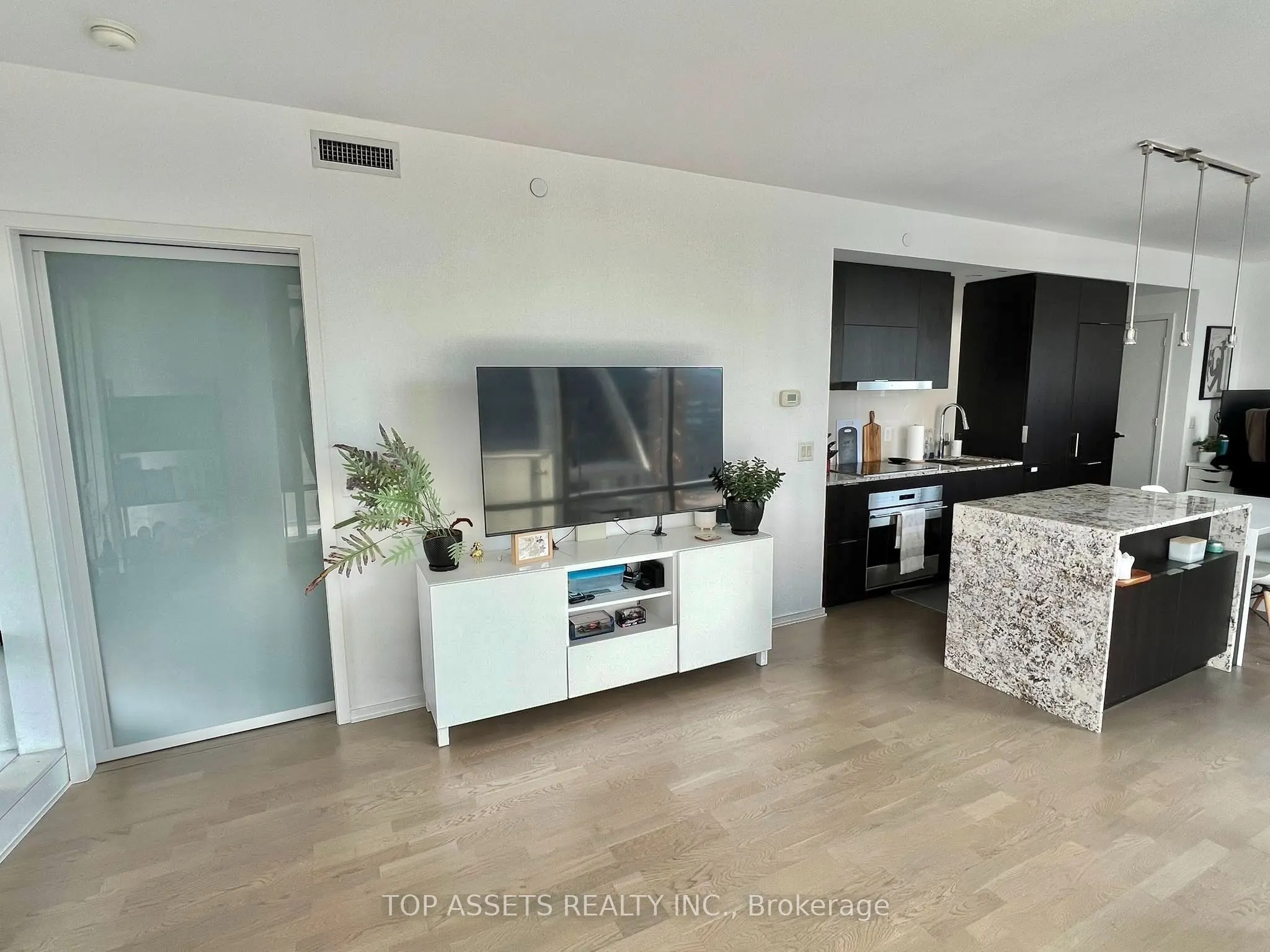 1 Bloor Street E #4409