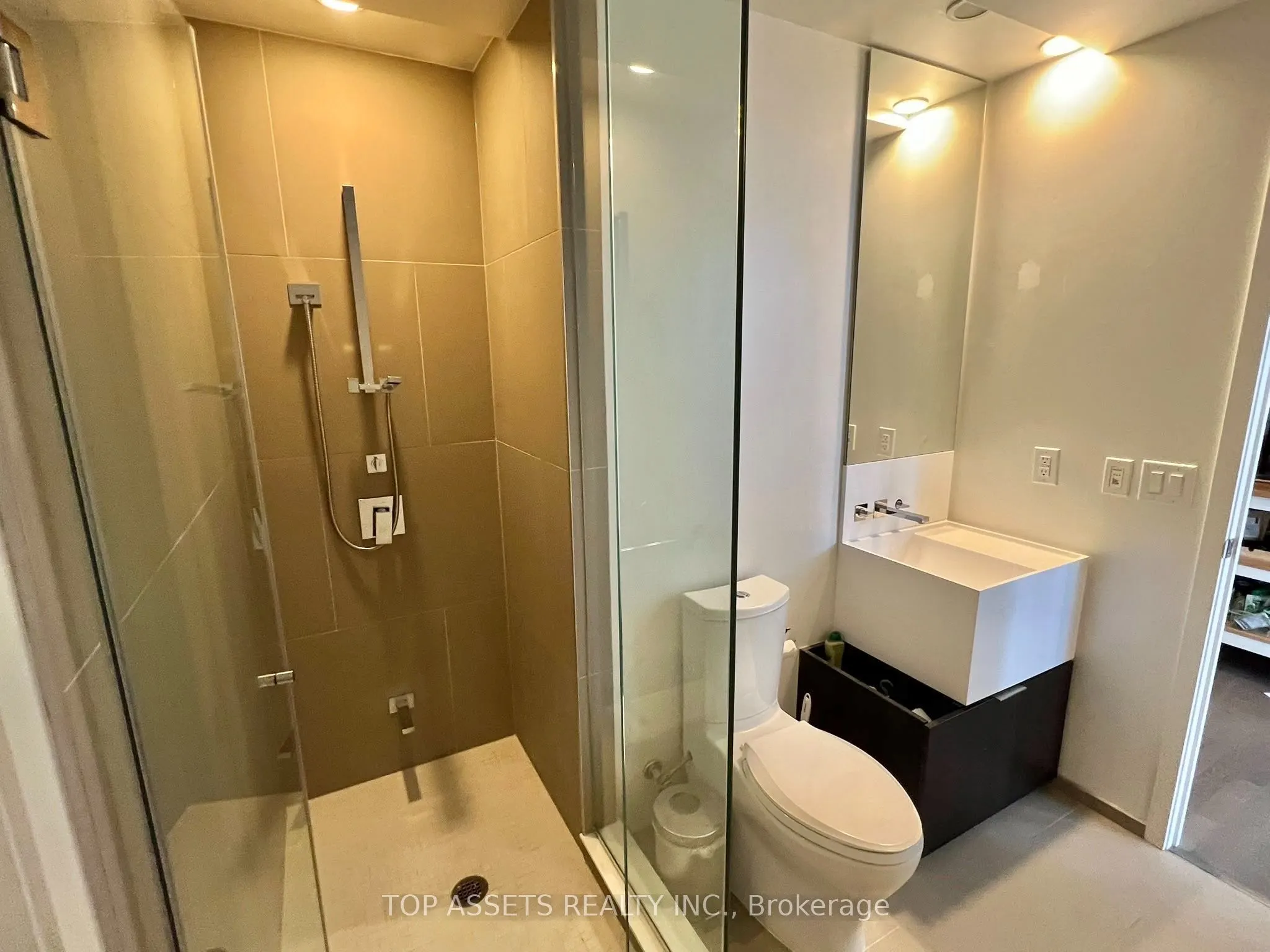 1 Bloor Street E #4409