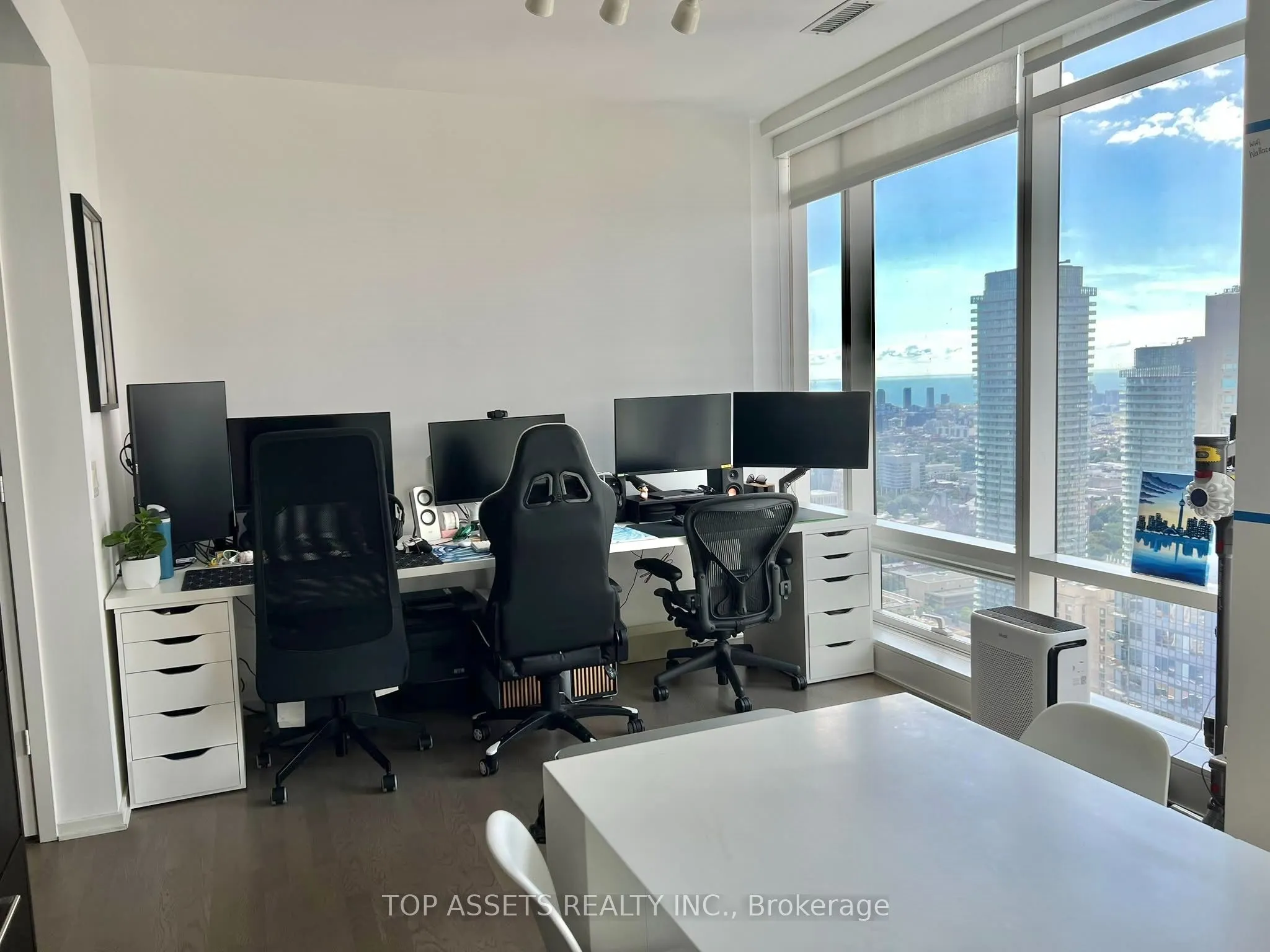 1 Bloor Street E #4409