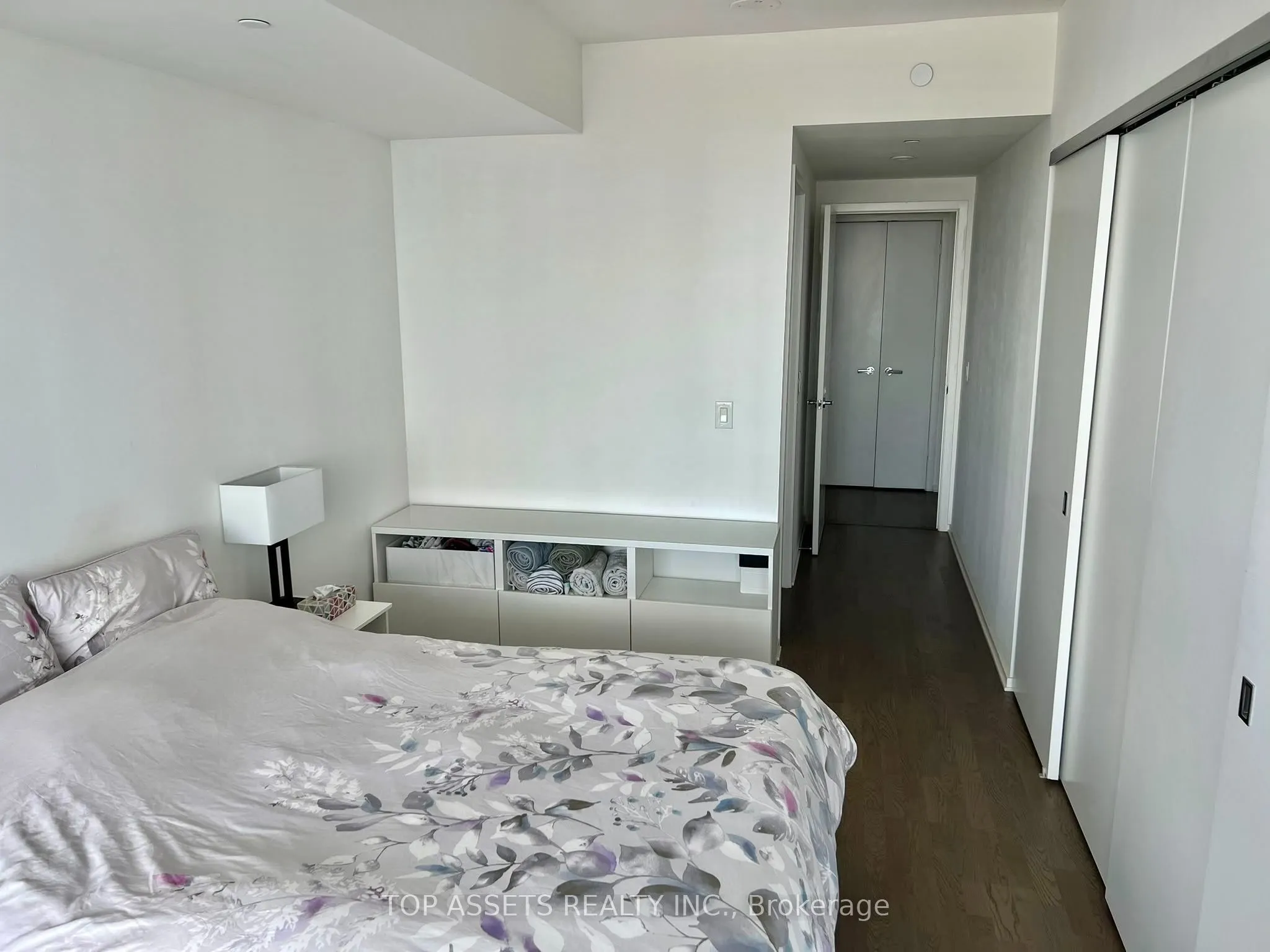 1 Bloor Street E #4409