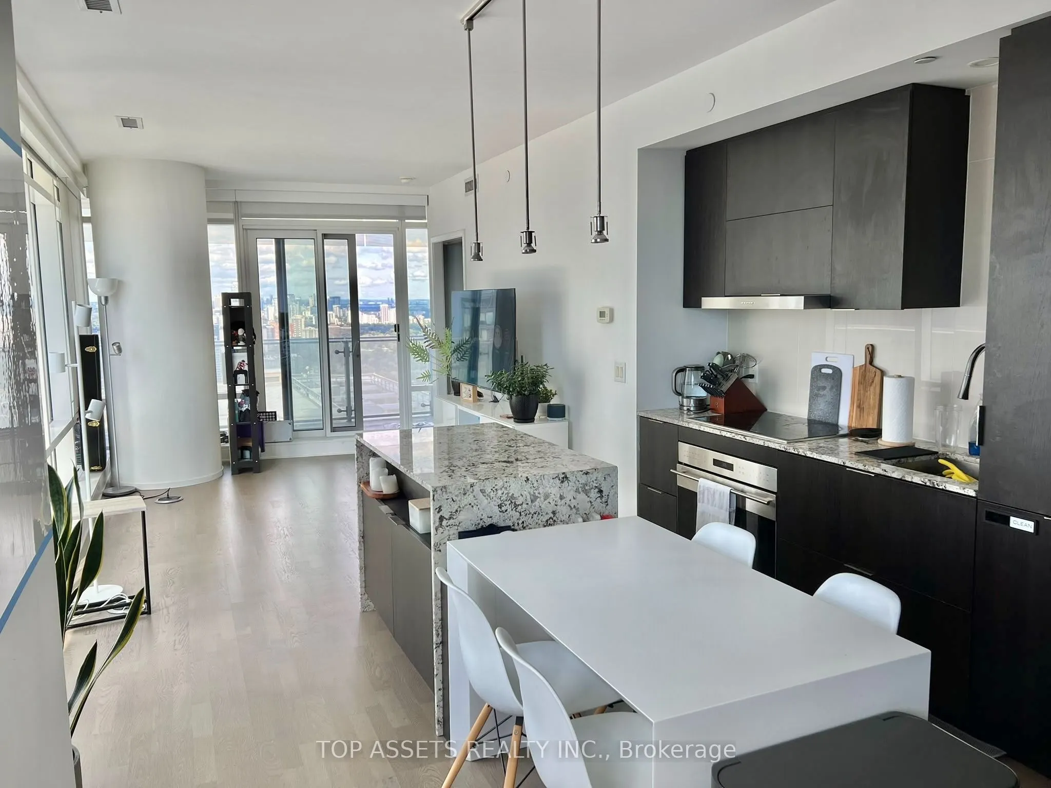 1 Bloor Street E #4409