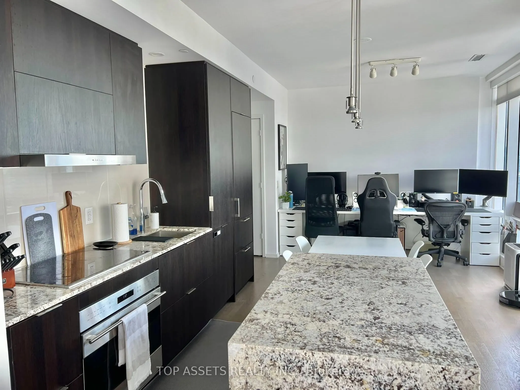 1 Bloor Street E #4409