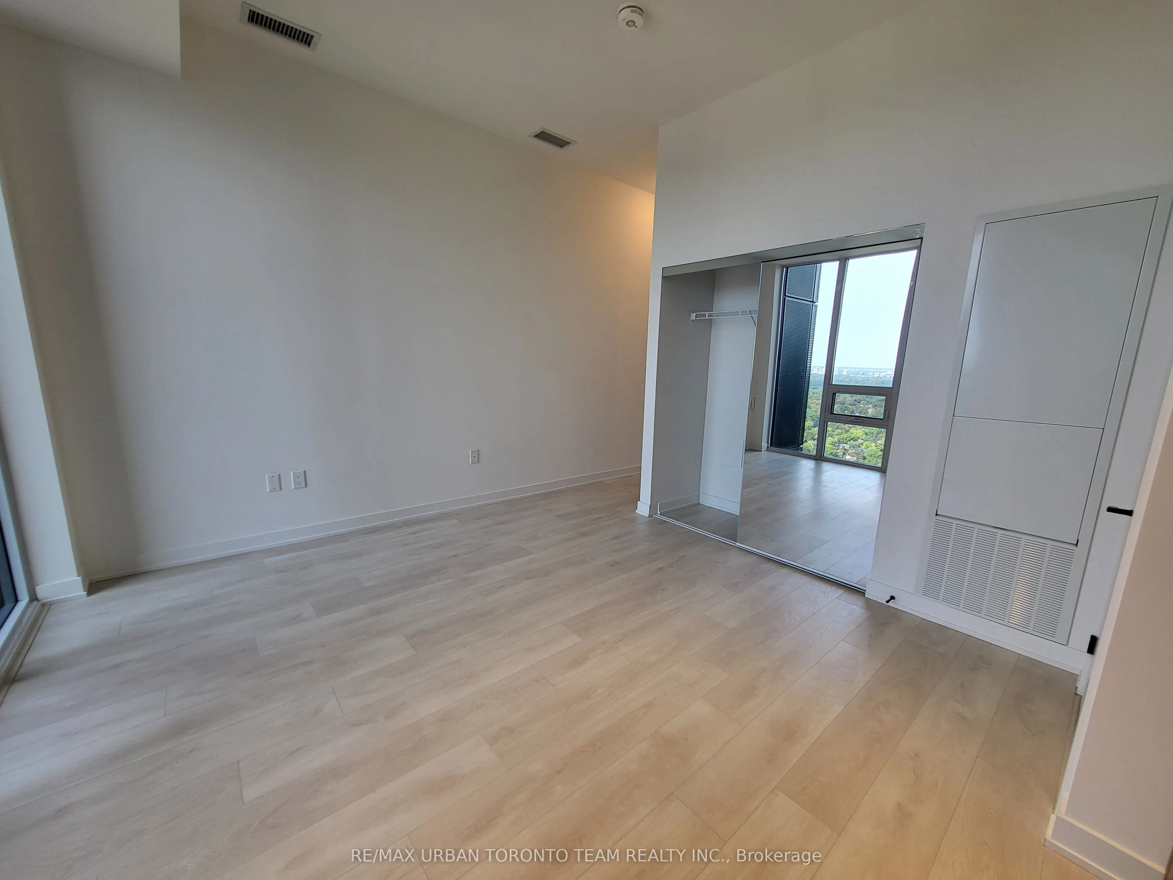 117 Broadway Avenue #UPH-01 (3901)