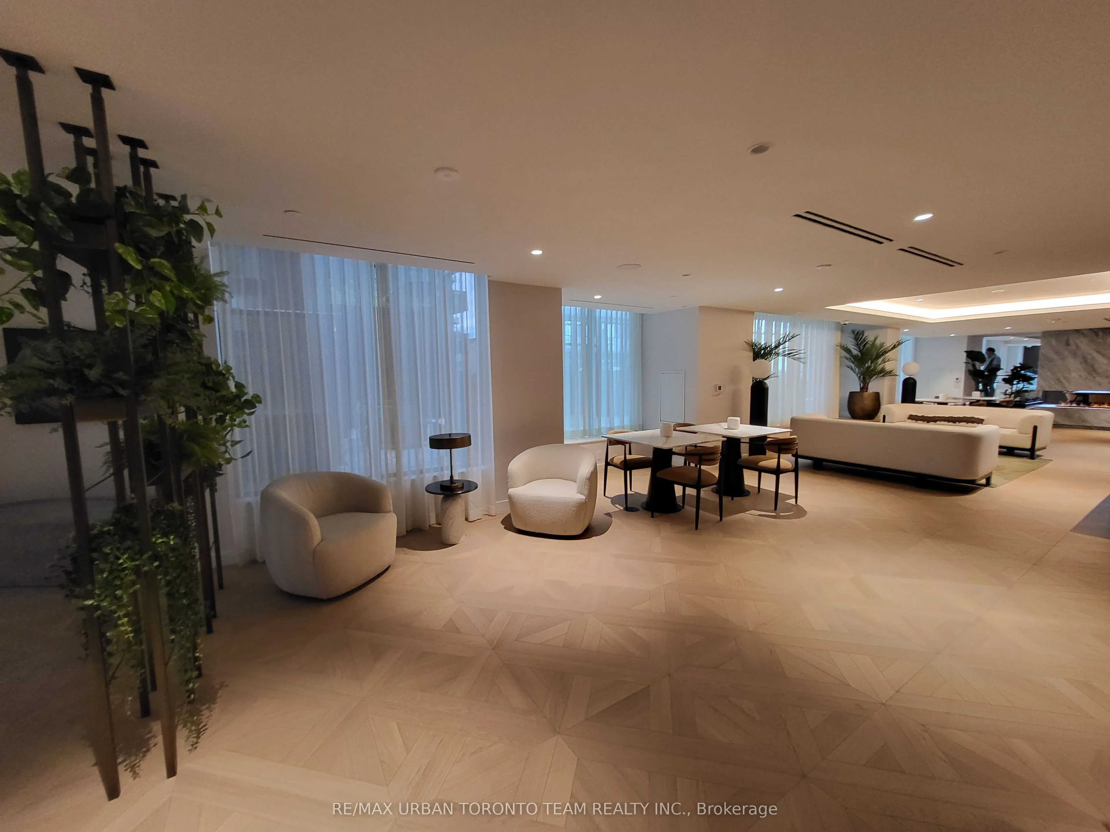 117 Broadway Avenue #UPH-01 (3901)